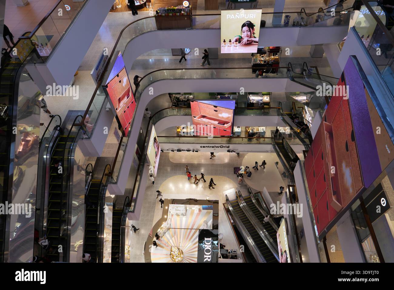 UNE VUE INTÉRIEURE DU CENTRE COMMERCIAL CENTRAL WORLD Banque D'Images