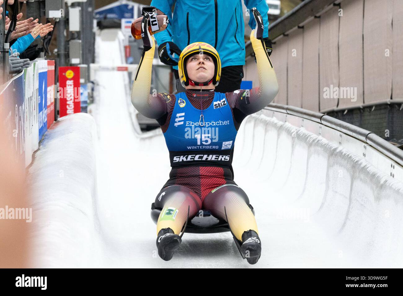 Winterberg, Allemagne. 07 décembre 2025. WINTERBERG, ALLEMAGNE - DÉCEMBRE 07 : Fraebel, Merle (GER) en compétition dans Heat 2 des célibataires femmes au jour 3 de la Coupe du monde de luge Eberspächer fil 2025/2026 à Veltins Ice Arena de Winterberg le 07.12.2025 en Northrhine-Westphalie/Allemagne. Photo © Oliver Kremer/Beautiful Sports. Crédit : BEAUTIFUL SPORTS Pressefotoagentur/Alamy Live News Banque D'Images