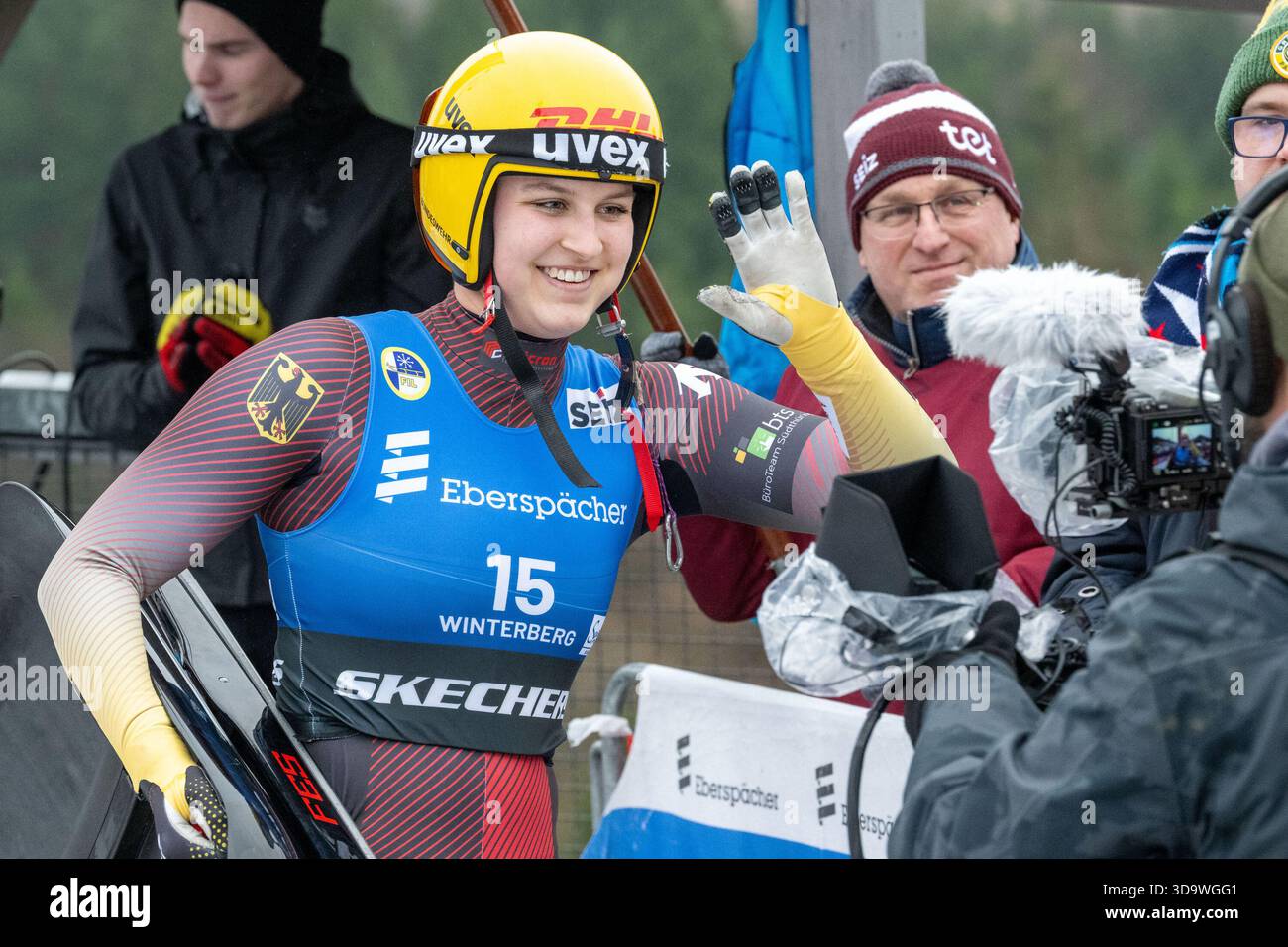 Winterberg, Allemagne. 07 décembre 2025. WINTERBERG, ALLEMAGNE - DÉCEMBRE 07 : Fraebel, Merle (GER) en compétition dans Heat 2 des célibataires femmes au jour 3 de la Coupe du monde de luge Eberspächer fil 2025/2026 à Veltins Ice Arena de Winterberg le 07.12.2025 en Northrhine-Westphalie/Allemagne. Photo © Oliver Kremer/Beautiful Sports. Crédit : BEAUTIFUL SPORTS Pressefotoagentur/Alamy Live News Banque D'Images