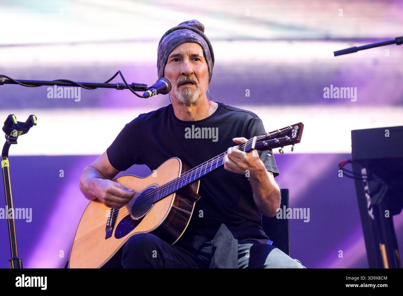 Curitiba, Brésil. 07 décembre 2025. PR - CURITIBA - 06/12/2025 - CURITIBA, PRIME ROCK BRASIL - Kiko Zambianchi avec le groupe Capital Inicial lors d'une performance au Prime Rock Brasil à Pedreira Paulo Leminski, à Curitiba, ce samedi (06). Photo : Robson Mafra/AGIF (photo de Robson Mafra/AGIF/SIPA USA) crédit : Sipa USA/Alamy Live News Banque D'Images
