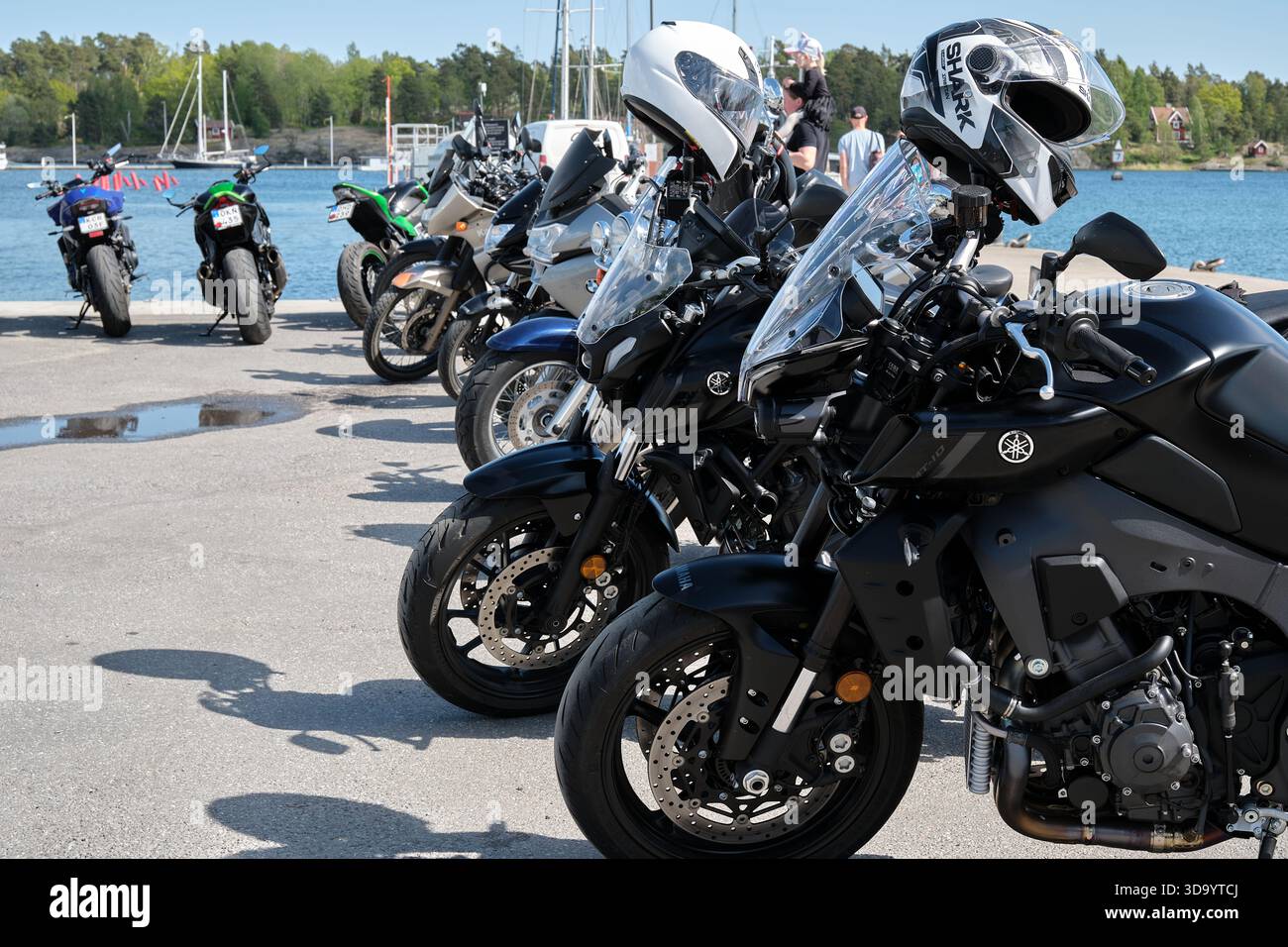Nynashamn, Comté de Stockholm, Suède - 29 mai 2025 : un groupe de motos sont garées les unes à côté des autres, l'une d'elles étant une Yamaha. La scène i Banque D'Images