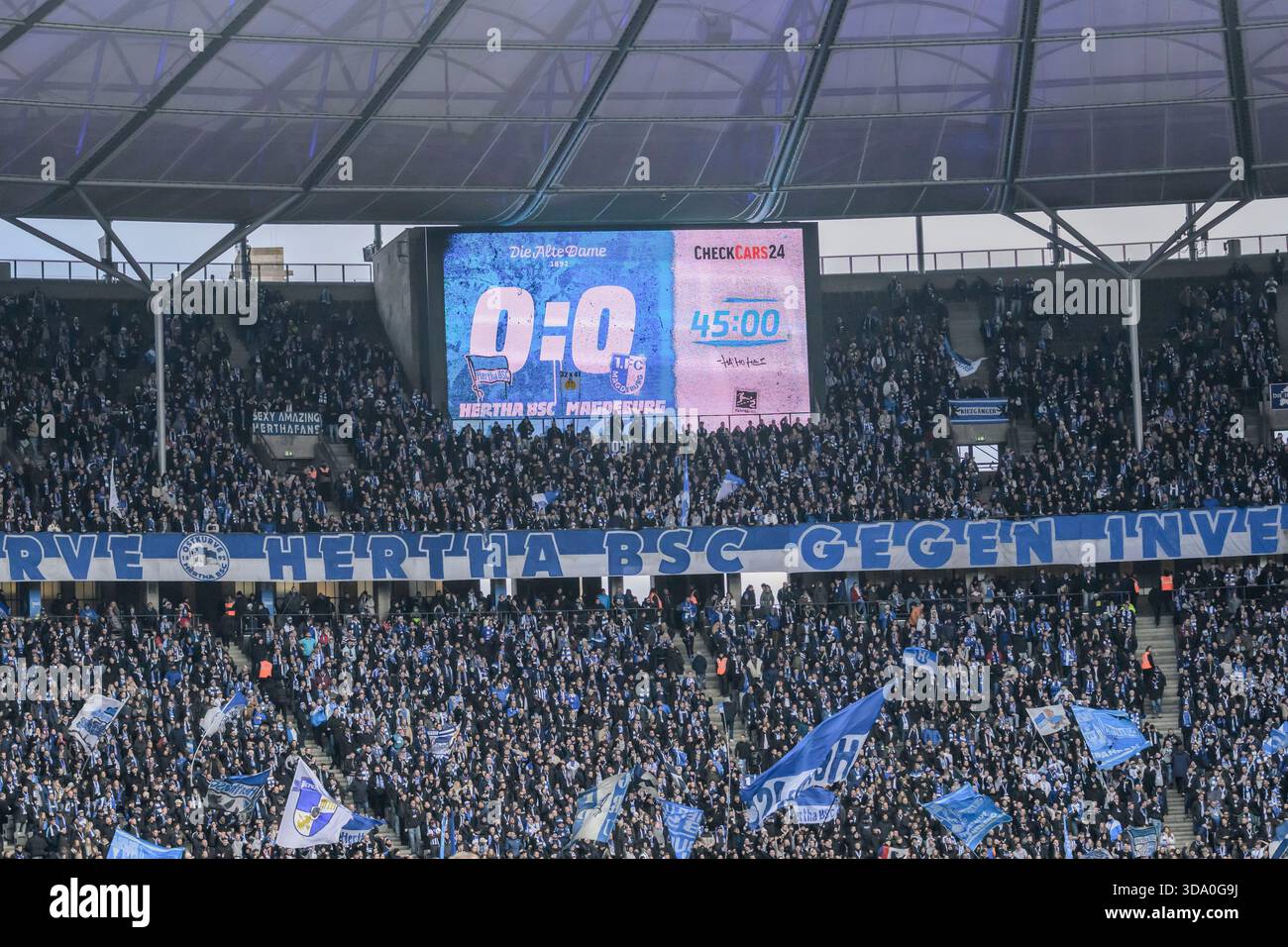 Berlin, Deutschland. 07 décembre 2025. GER, Berlin, football, Hertha BSC vs. 1. FC Magdeburg, DFB, 2e Bundesliga, saison 2025/2026, F.l.t.r. : tableau de bord led, 0 :0, RÉGLEMENTATION DFB/DFL INTERDISANT TOUTE UTILISATION DE PHOTOGRAPHIES COMME SÉQUENCES D'IMAGES ET/OU QUASI-VIDÉO, 7 DÉCEMBRE 2025. Crédit : HMB Media/Alamy Live News Banque D'Images