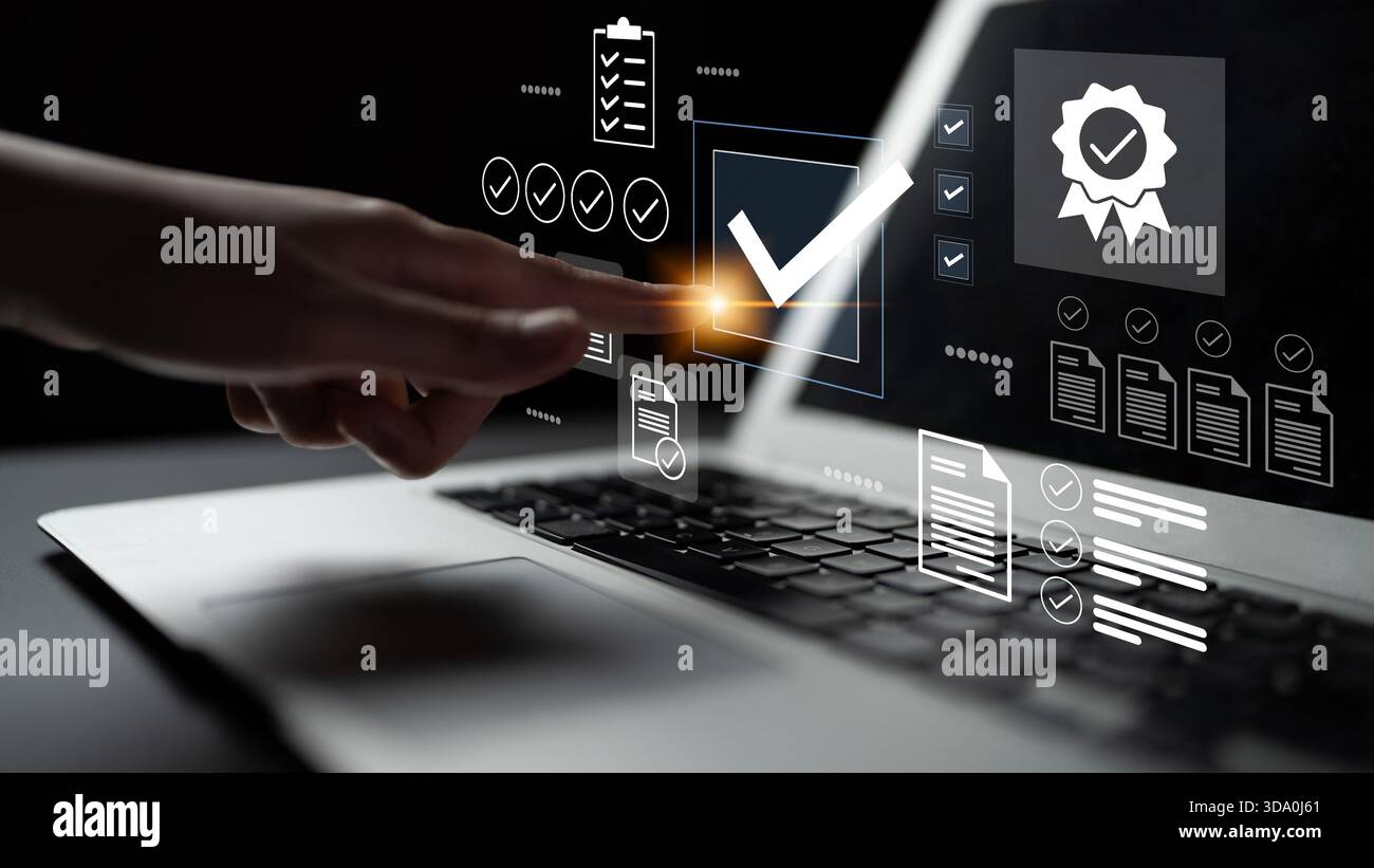 Un ordinateur portable moderne doté d'une interface à écran tactile affiche diverses icônes numériques et graphiques, illustrant la gestion des données et la vérification en ligne dans Banque D'Images