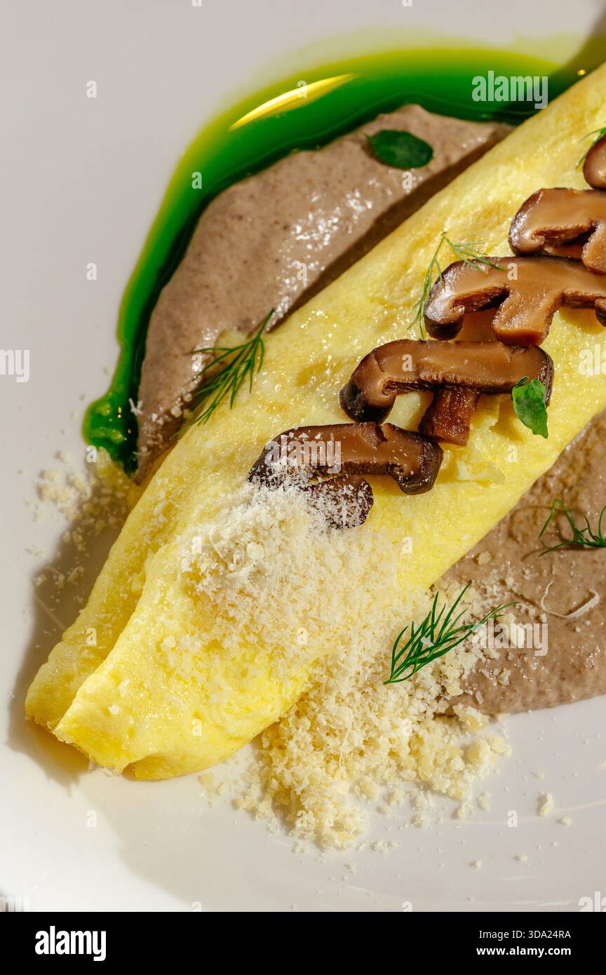 omelette à la sauce aux champignons et au parmesan Banque D'Images