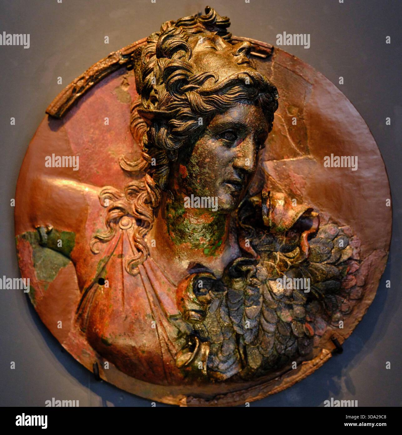 Grèce, Macédoine, Thessalonique, Musée archéologique, médaillon de bronze représentant Athéna, IIe siècle av. J.-C. Banque D'Images