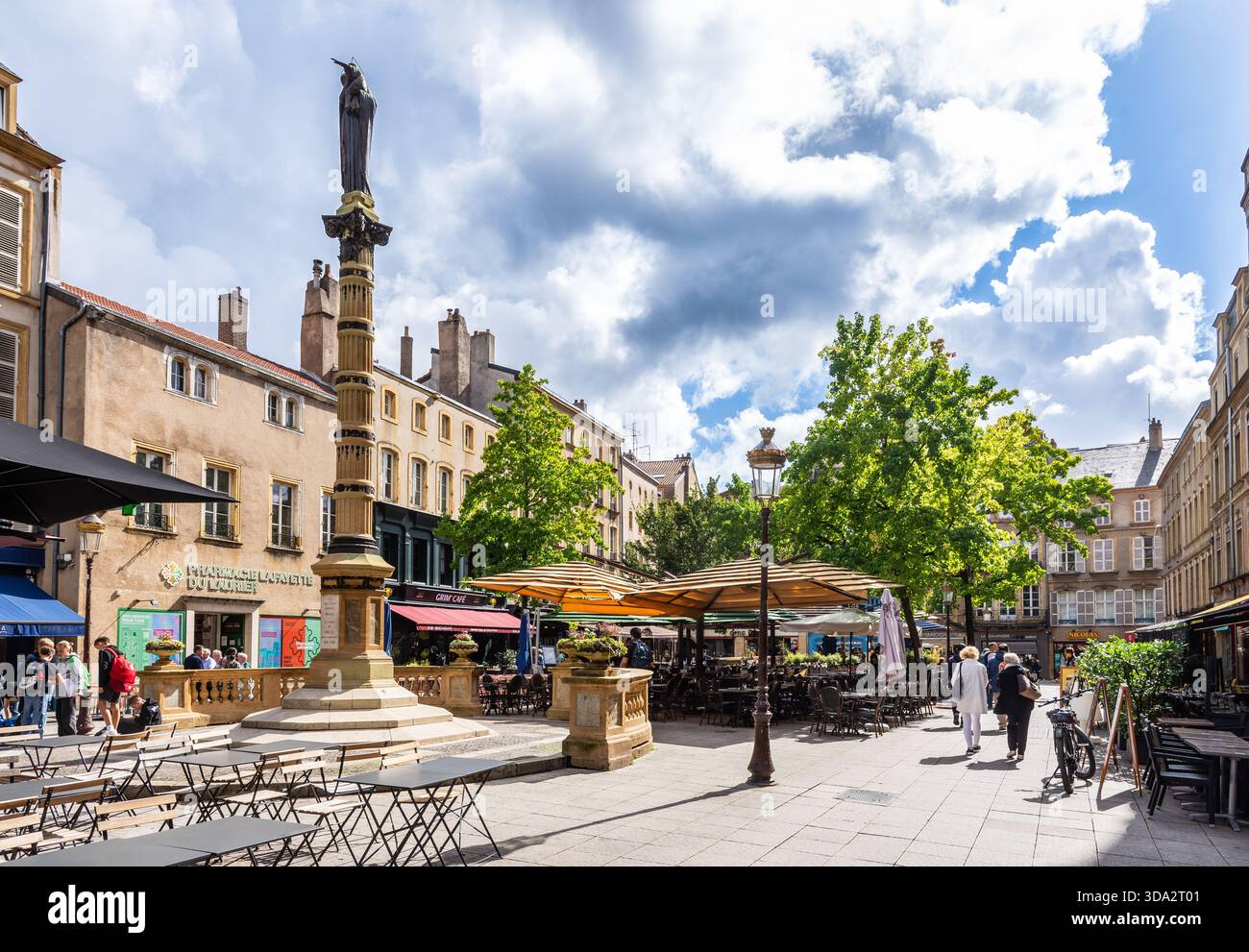 quartier-historique-de-la-place-saint-jacques-banque-de-photographies