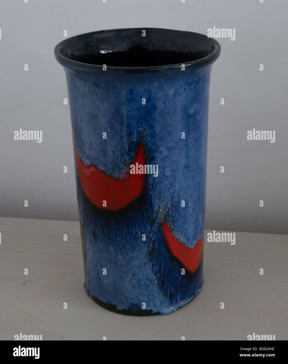 Strehla Keramik, vase de poterie d'art ouest-allemand Banque D'Images