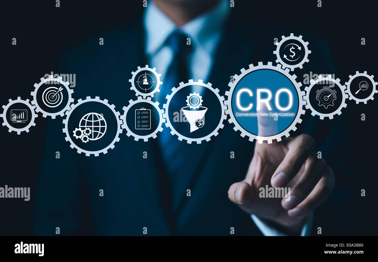 Concept d'optimisation du taux de conversion CRC. Homme d'affaires avec l'icône d'engrenage numérique représentent la technologie d'optimisation du taux de conversion (CRO), stratégie commerciale Banque D'Images