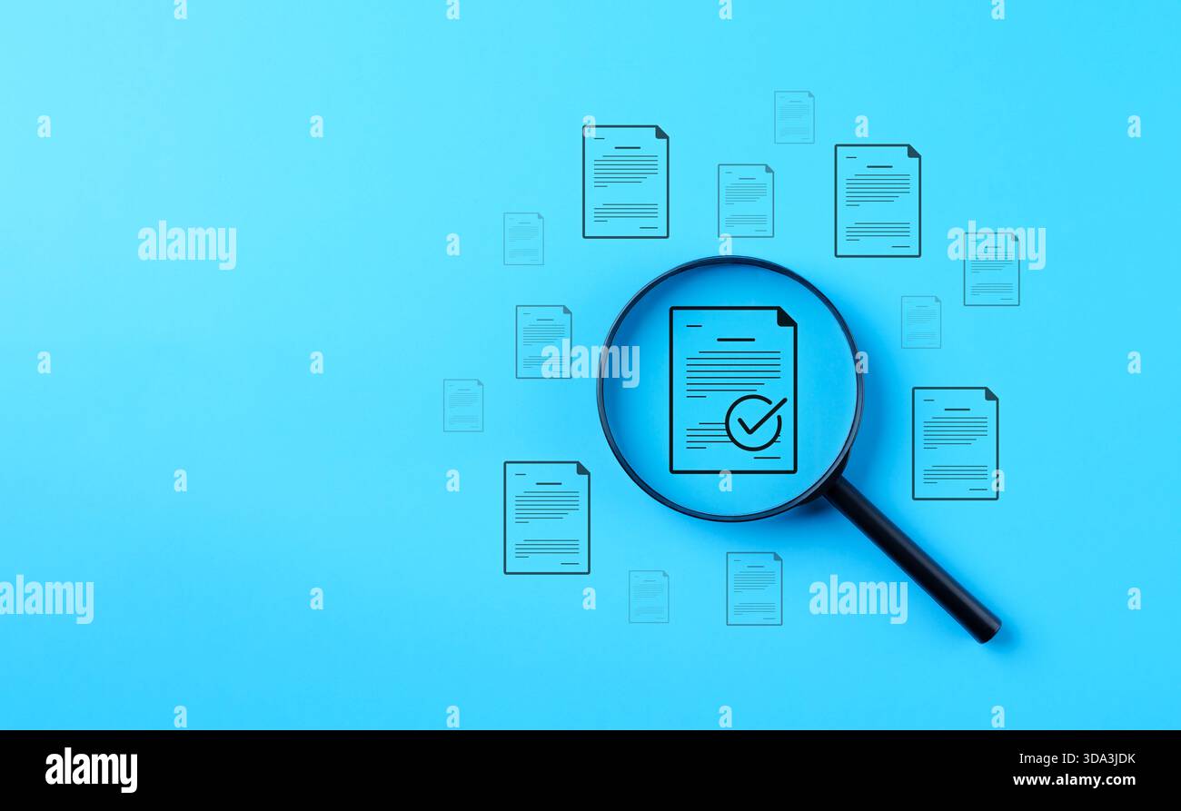 Concept de revue de documents et de contrôle qualité. Documenter avec une coche, l'assurance qualité et le contrôle des processus. audit, conformité, vérification, da Banque D'Images