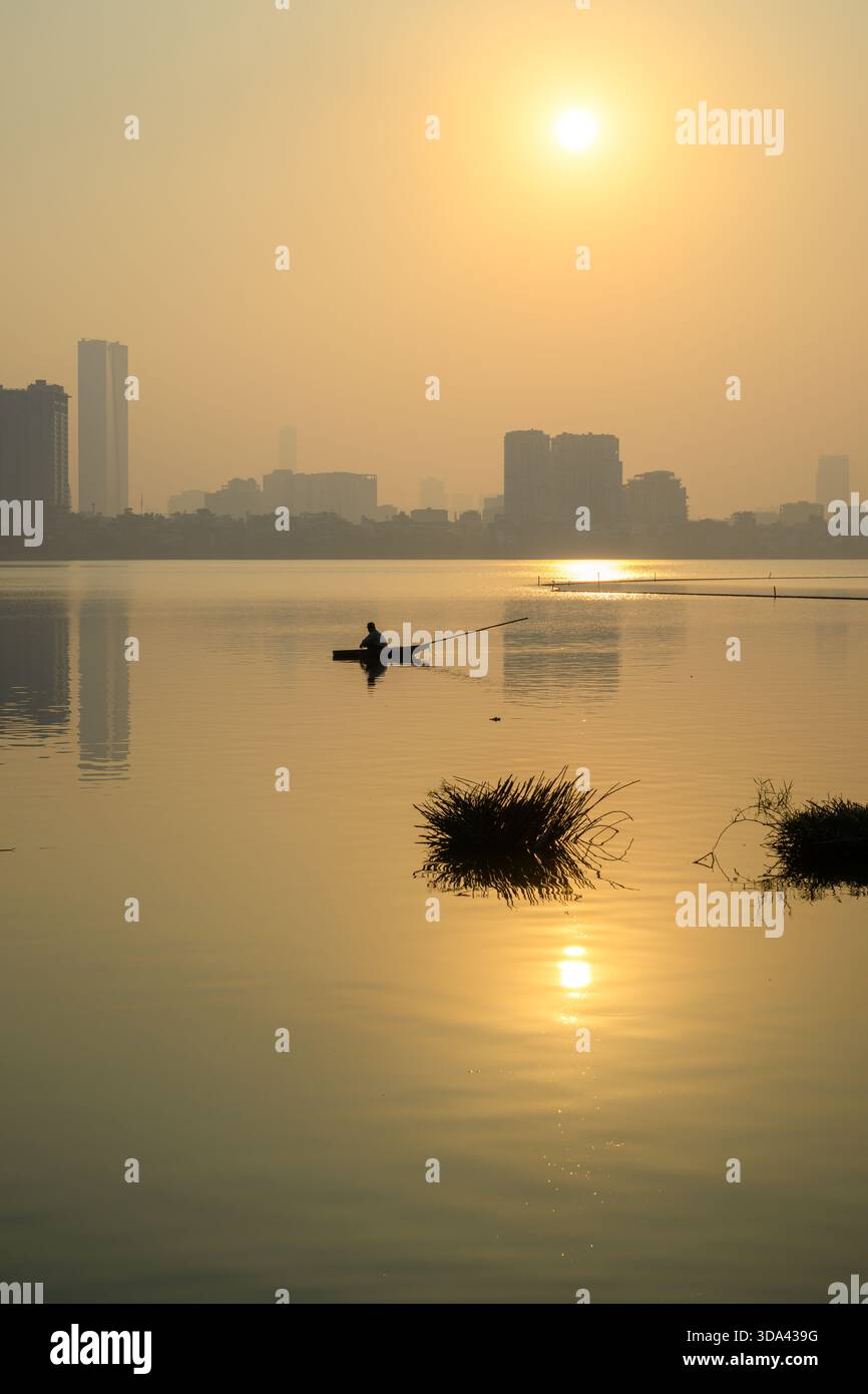 Coucher de soleil au lac de l'Ouest (Tay Ho), Hanoi, Vietnam Banque D'Images
