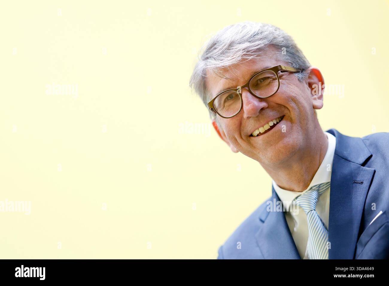 Le ministre de la culture Wolfram Weimer (indépendant), commissaire du gouvernement fédéral à la culture et aux médias, lors de l'inauguration de la nouvelle exposition permanente "vous faites partie de l'histoire" à la Maison de l'histoire à Bonn, qui éclaire l'histoire de l'Allemagne Banque D'Images