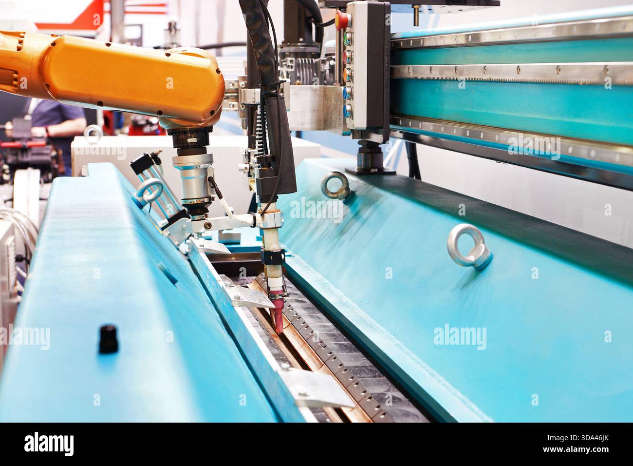 Robot industriel universel pour le meulage, le polissage, l'estampage Banque D'Images