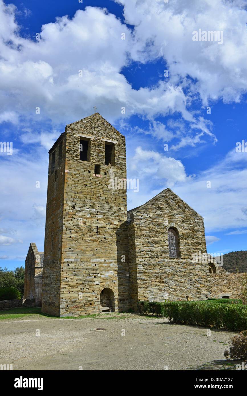 Prieuré de Serrabone (Préieure de Serrabone) prieuré du XIème siècle dans les Pyrénées orientales de la France, construit dans le style roman Banque D'Images
