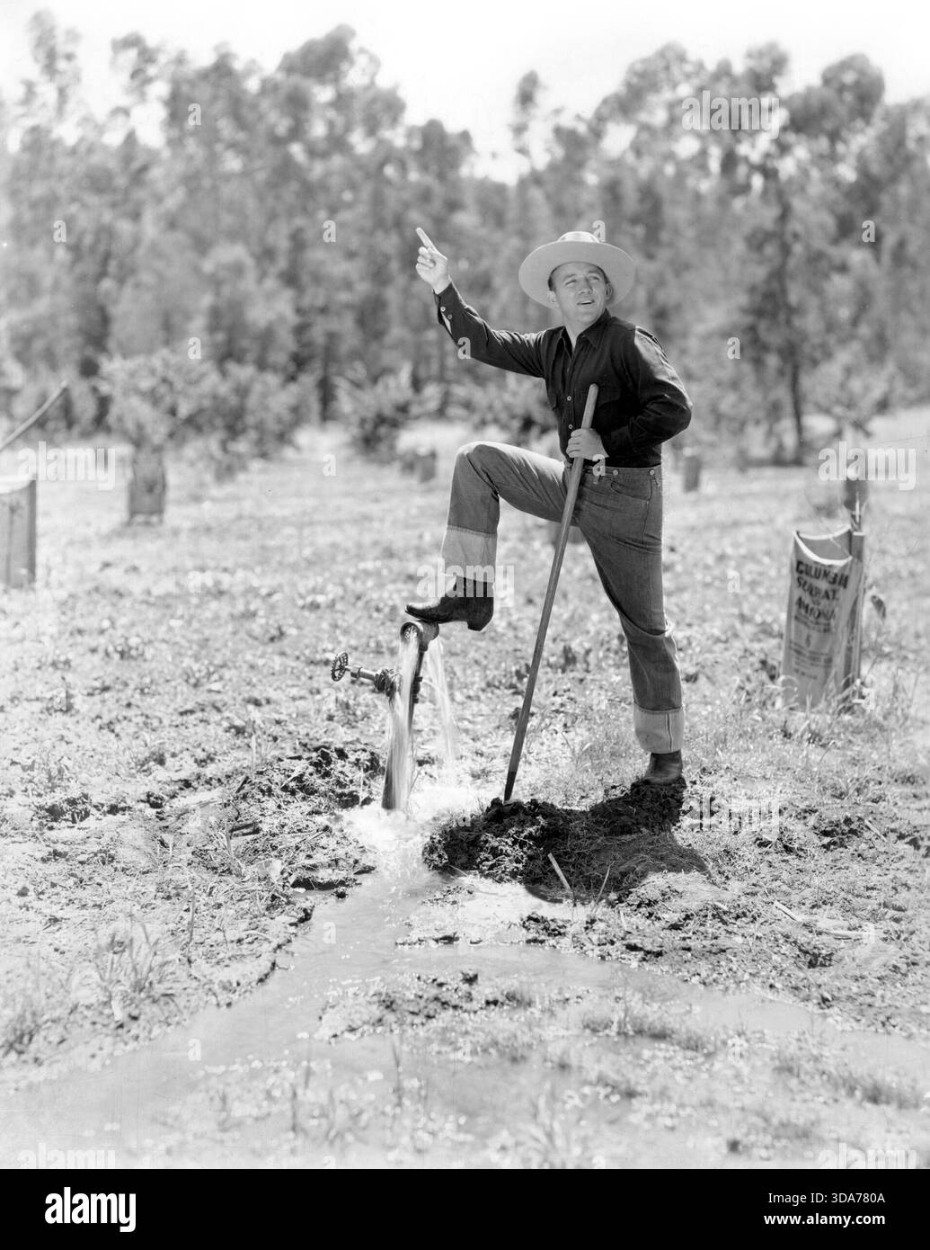 Bing Crosby travaille sur le ranch – Keybook photo, Paramount Pictures, 1937 Banque D'Images