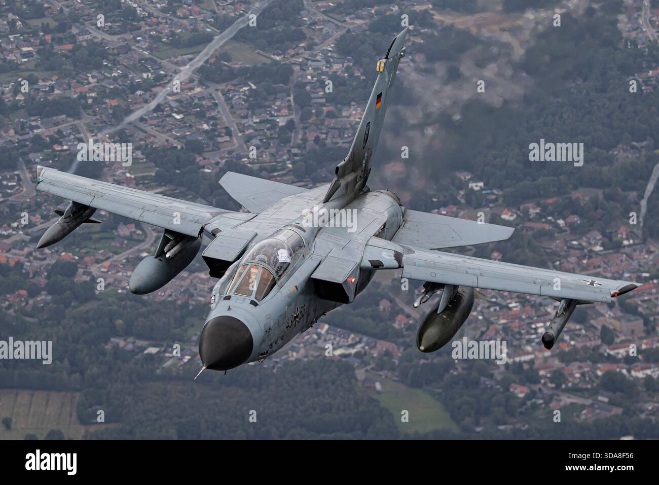 Luftwaffe Panavia Tornado IDS, immatriculation 43-50, série 135/GS024/4050, capturée en vol au-dessus de la Belgique lors du salon aéronautique Sanicole 2019. Banque D'Images