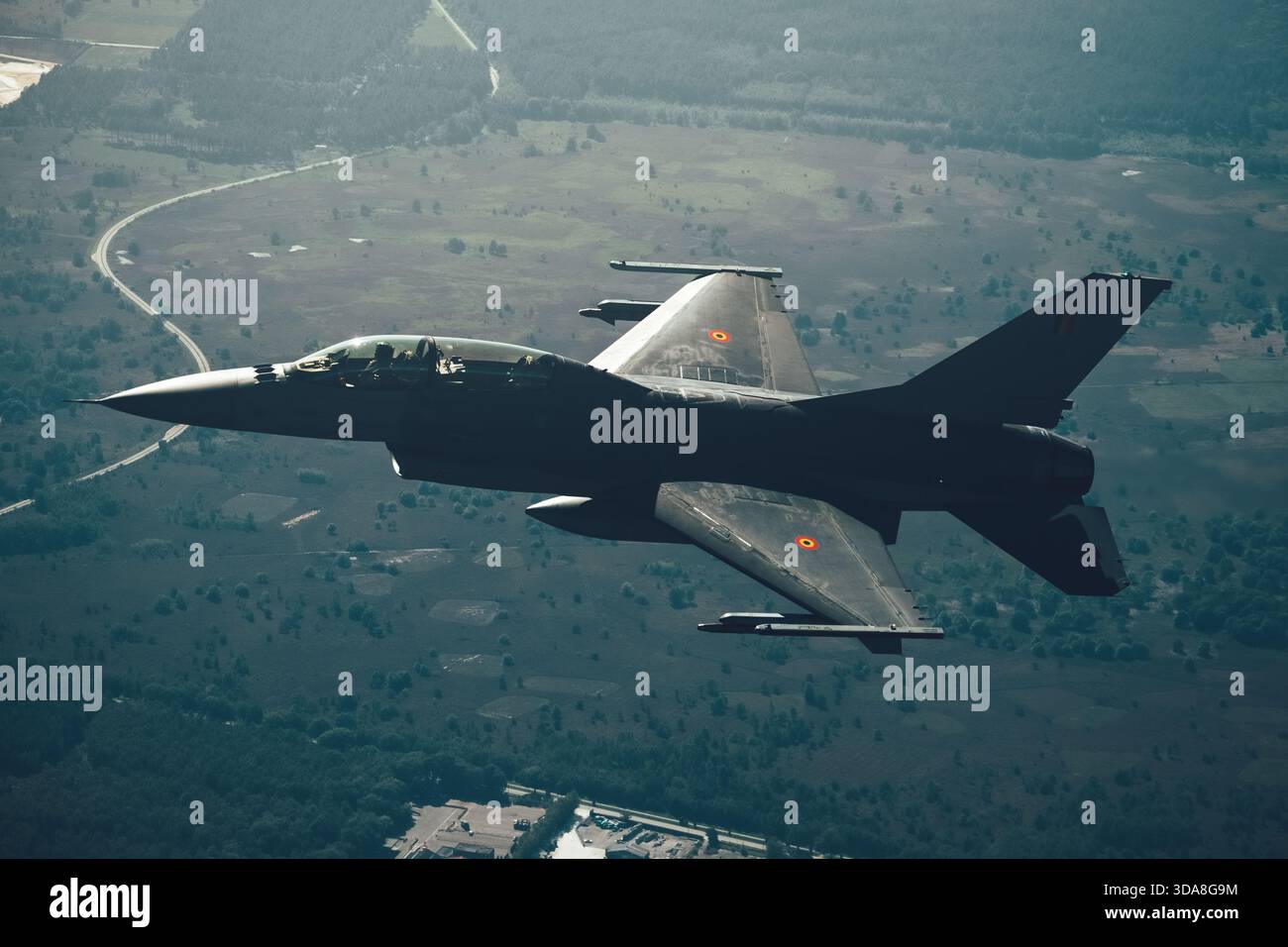 Les F-16 Fighting Falcons de l'escadron de tigres de l'armée de l'air belge sont capturés en vol en formation lors du salon aéronautique Sanicole 2019 en Belgique. Banque D'Images