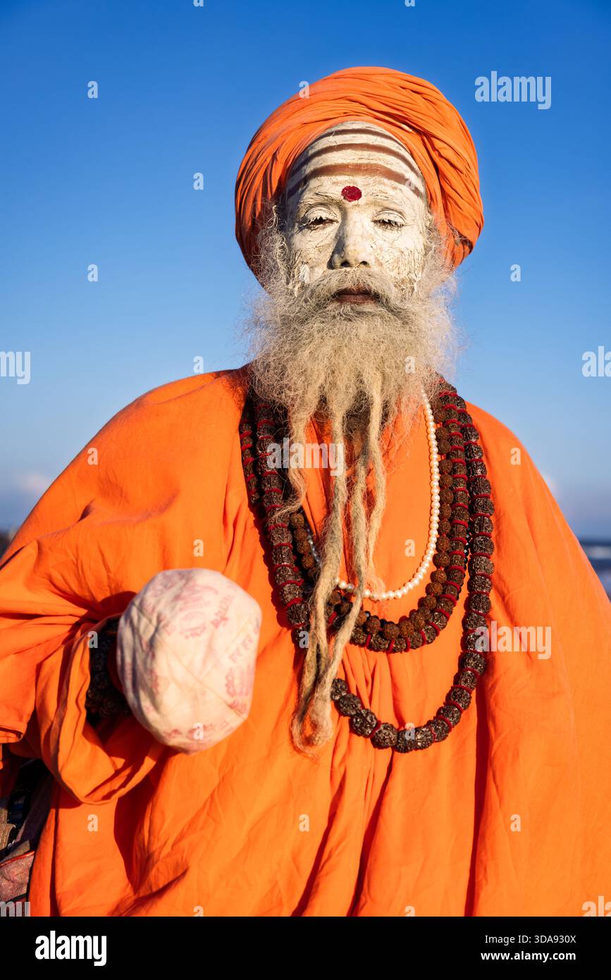 Portrait d'un Sadhu ou Saint homme sur la plage de Puri, Odisha, Inde Banque D'Images