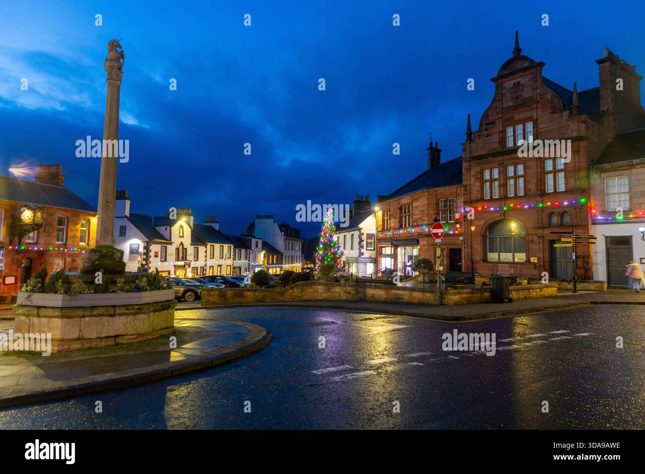 Centre-ville de Melrose avec le Mercat (croix de marché) sur les rives de la rivière Tweed, frontières écossaises, Écosse, Royaume-Uni Banque D'Images