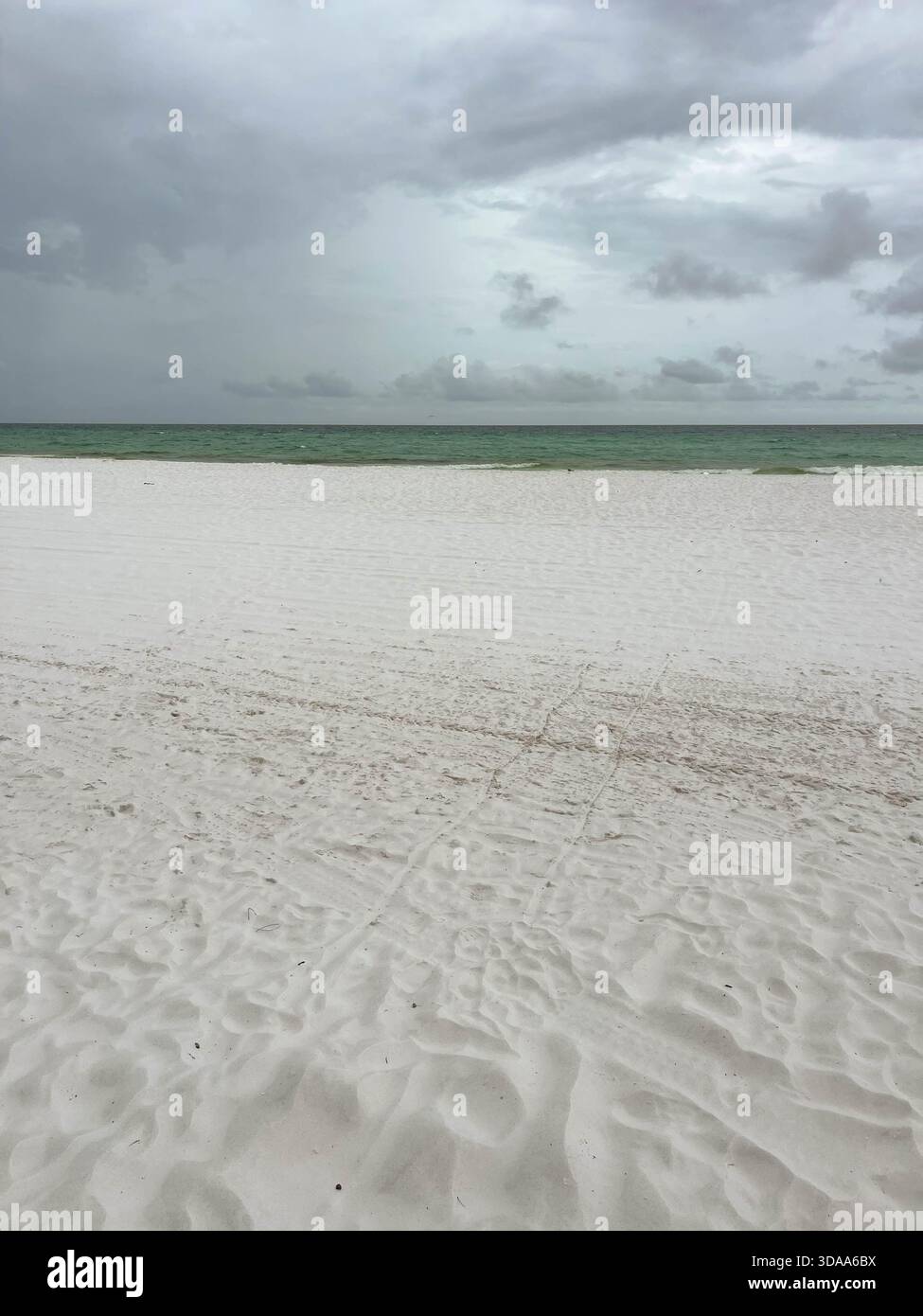 Vue sur la plage blanche paradisiaque de destin, USA. Banque D'Images