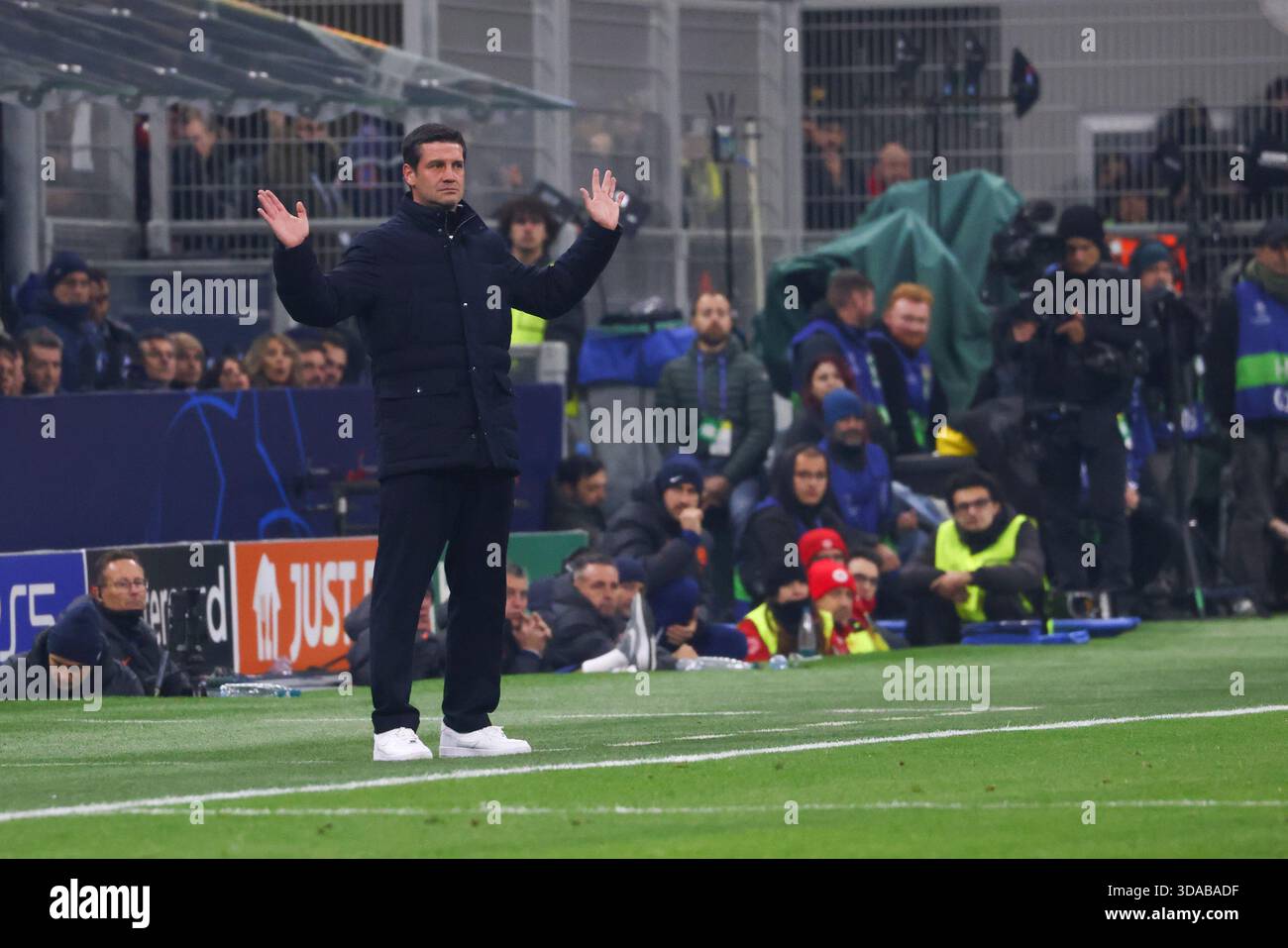 Milan, Italie, 09 décembre 2025. Cristian Chivu en action lors du match de Ligue des Champions de l'UEFA 2025/26 entre le FC Internazionale et le FC Liverpool au stade Giuseppe Meazza de Milan, en Italie Banque D'Images
