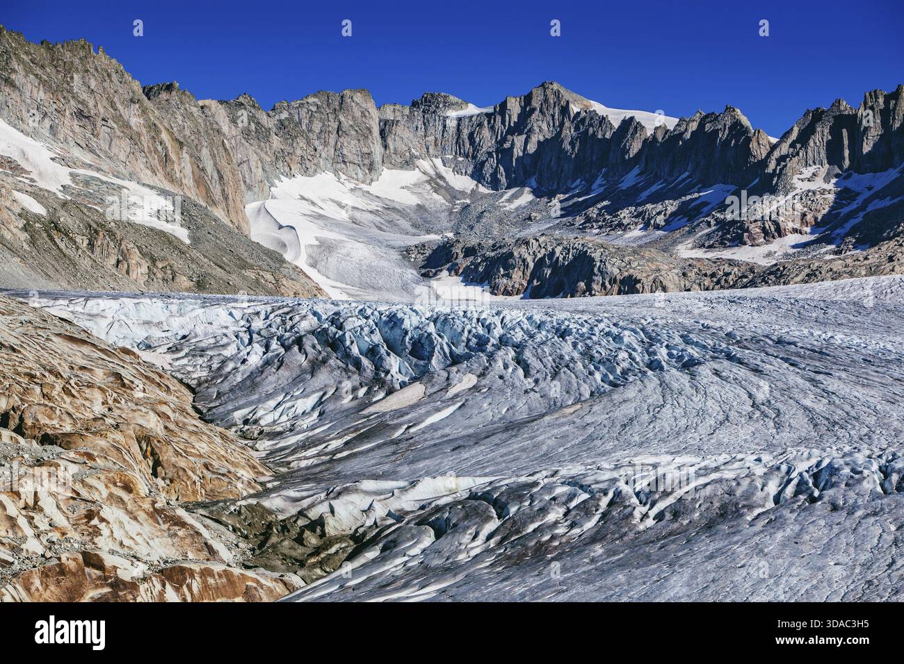 Alpes de Haute montagne avec glacier Banque D'Images
