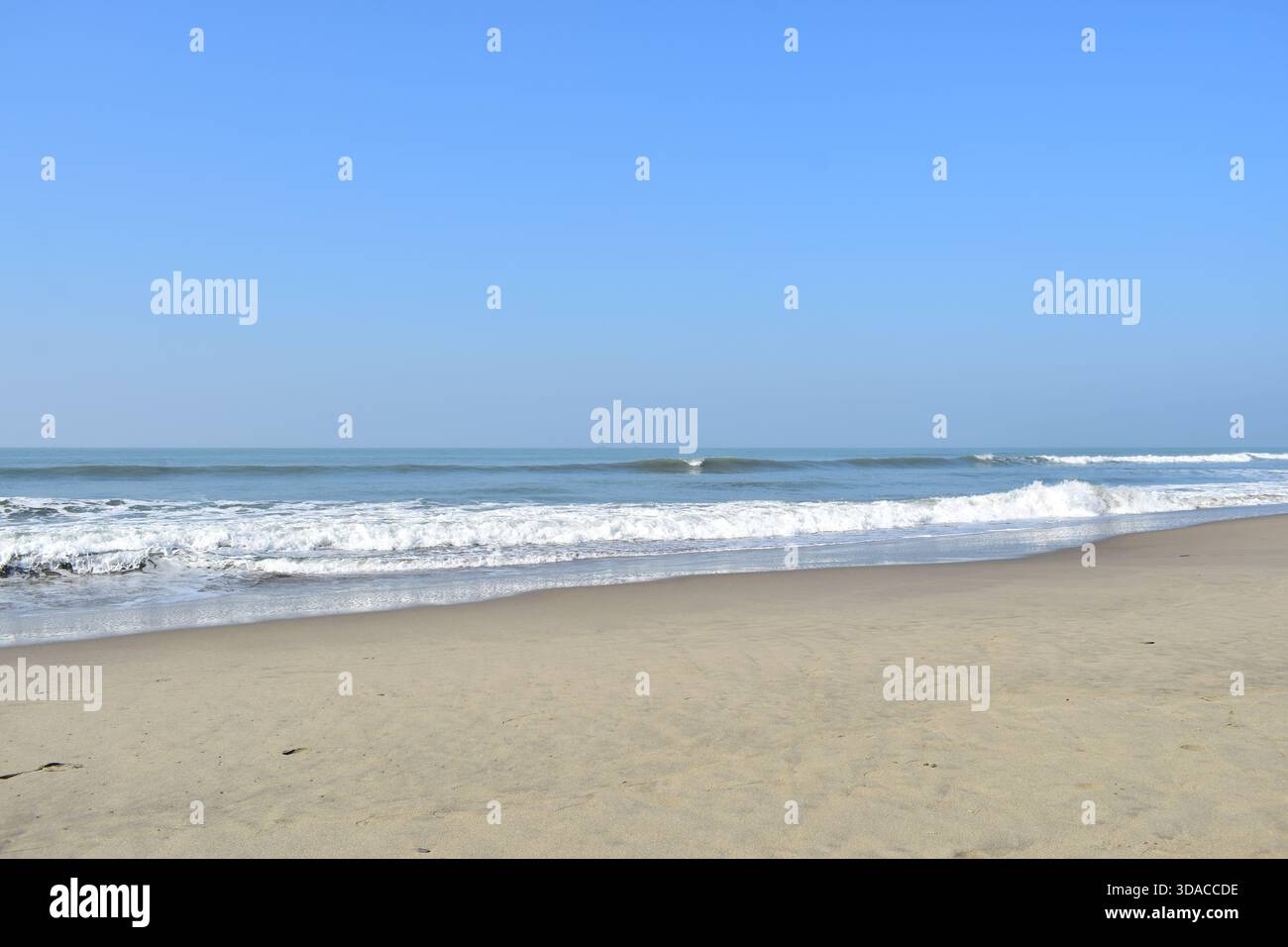 Vue imprenable sur la mer à Cox’s Bazar Beach – la plus longue plage naturelle de la mer Banque D'Images