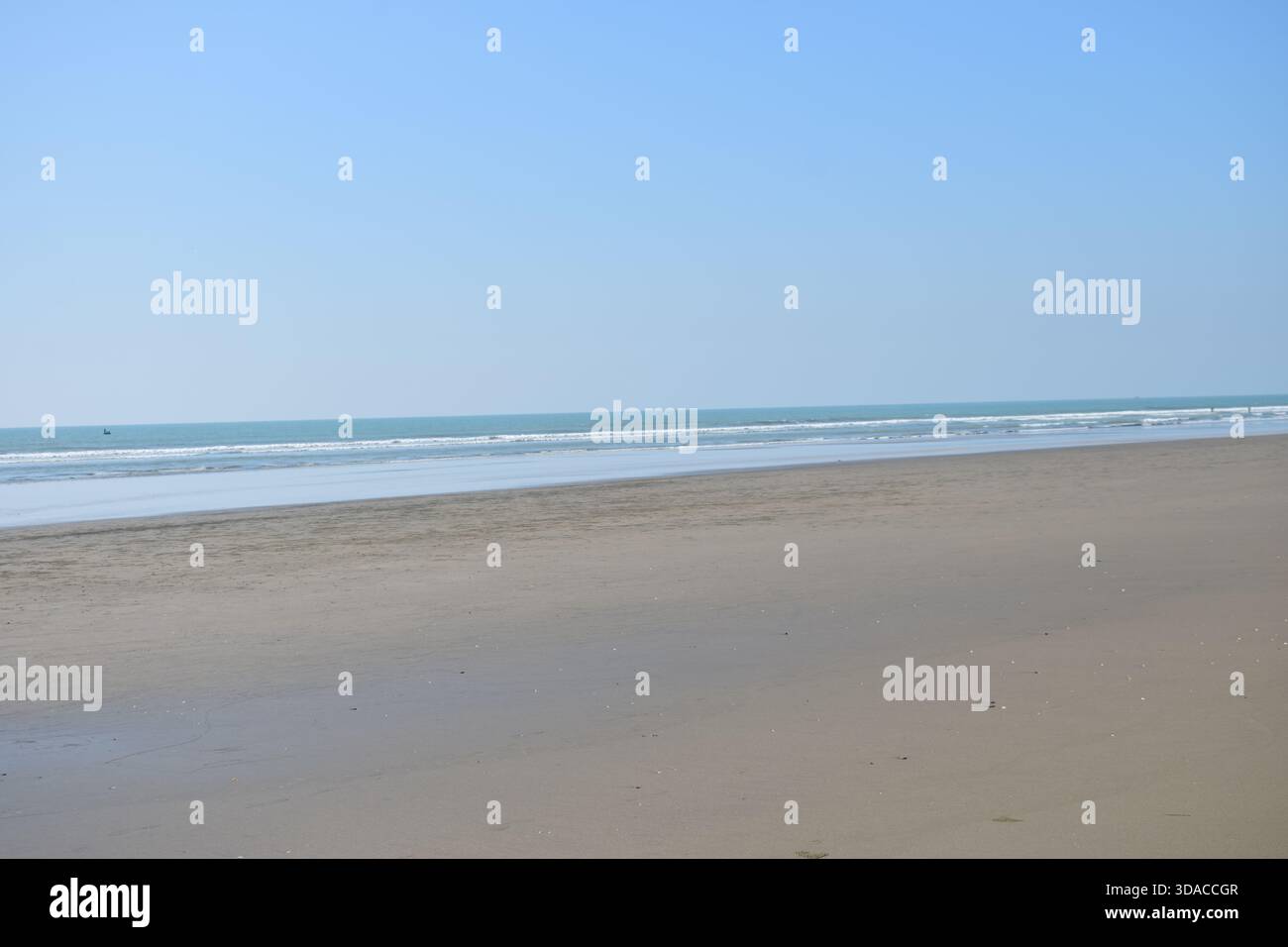 Vue imprenable sur la mer à Cox’s Bazar Beach – la plus longue plage naturelle de la mer Banque D'Images
