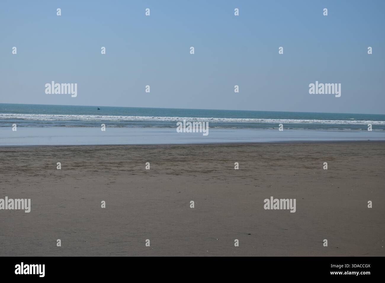 Vue imprenable sur la mer à Cox’s Bazar Beach – la plus longue plage naturelle de la mer Banque D'Images