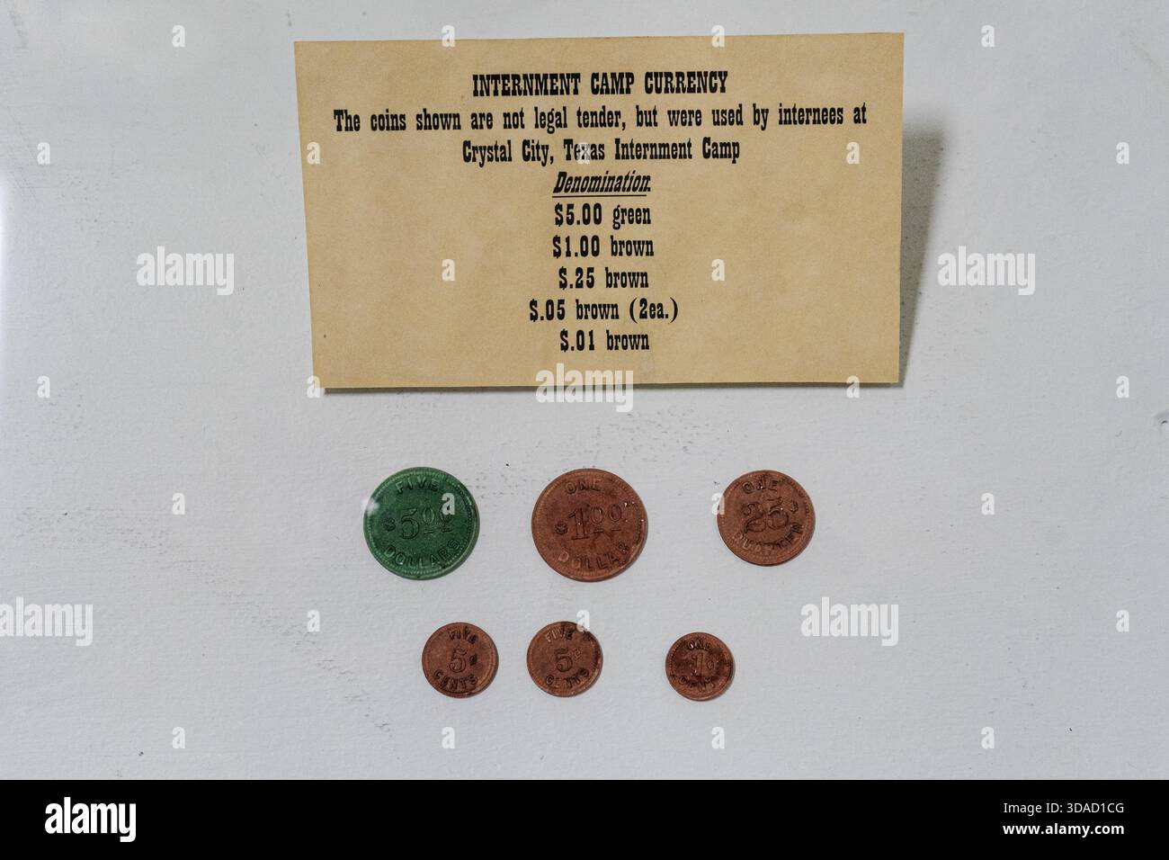 Exposition au musée de la patrouille frontalière des États-Unis montrant les pièces de monnaie des camps d'internement utilisées au camp d'internement de Crystal City, au Texas, pendant la seconde Guerre mondiale Banque D'Images