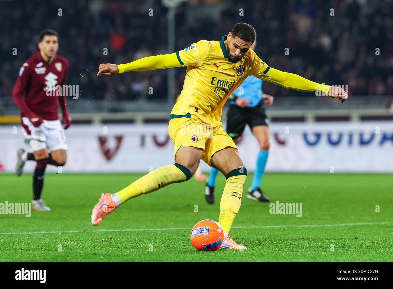 Christopher Alan Nkunku de l'AC Milan vu en action lors du match de football de Serie A 2025/26 entre le Torino FC et l'AC Milan au stade Olimpico Grande Torino de Turin Banque D'Images