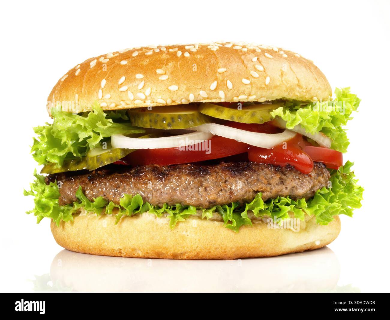 Hamburger Classic Big Size - restauration rapide sur fond blanc Banque D'Images