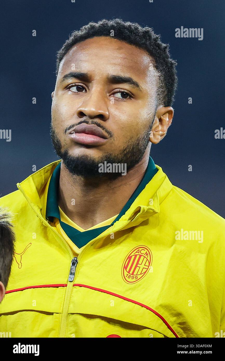 Christopher Alan Nkunku de l'AC Milan regarde pendant la Serie A 2025/26 le match de football entre le Torino FC et l'AC Milan au stade Olimpico Grande Torino de Turin Banque D'Images