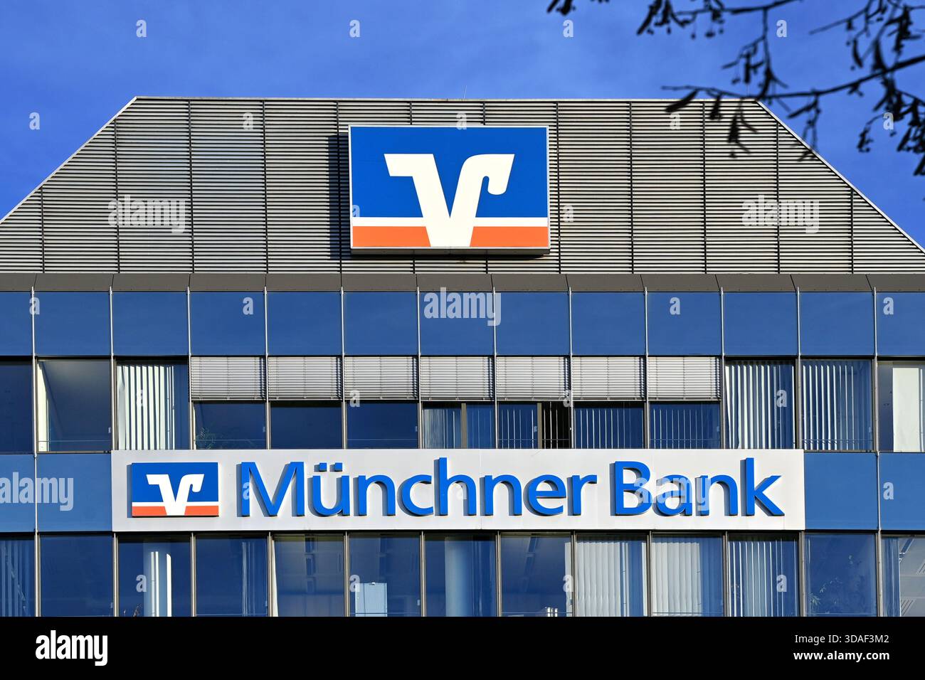 Themenfoto :Volksbank Raiffeisenbank ,Muenchner Bank EG,logo,logo bancaire,logo de la société,emblème de la société, ?SVEN SIMON photo Agency GmbH & Co. Appuyez sur photo KG # Prinzess-Luise-Str. 41 # 45479 Muelheim / Ruhr # Tel. 0208/9413250 # Fax. 0208/9413260 # GLS Bank # Banque D'Images