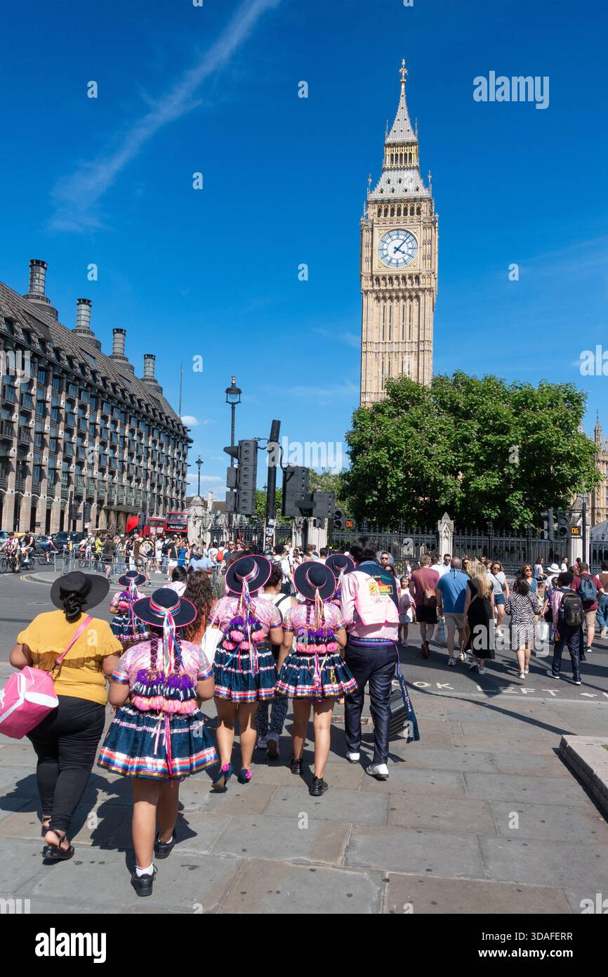 Groupe folklorique bolivien et tour d'horloge Big Ben, Londres, Angleterre Banque D'Images