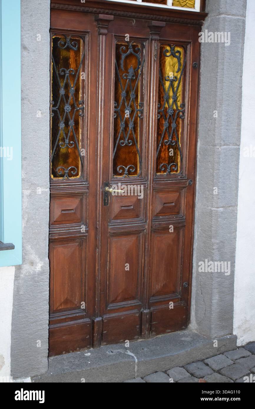 vieille porte en bois vieillie Banque D'Images