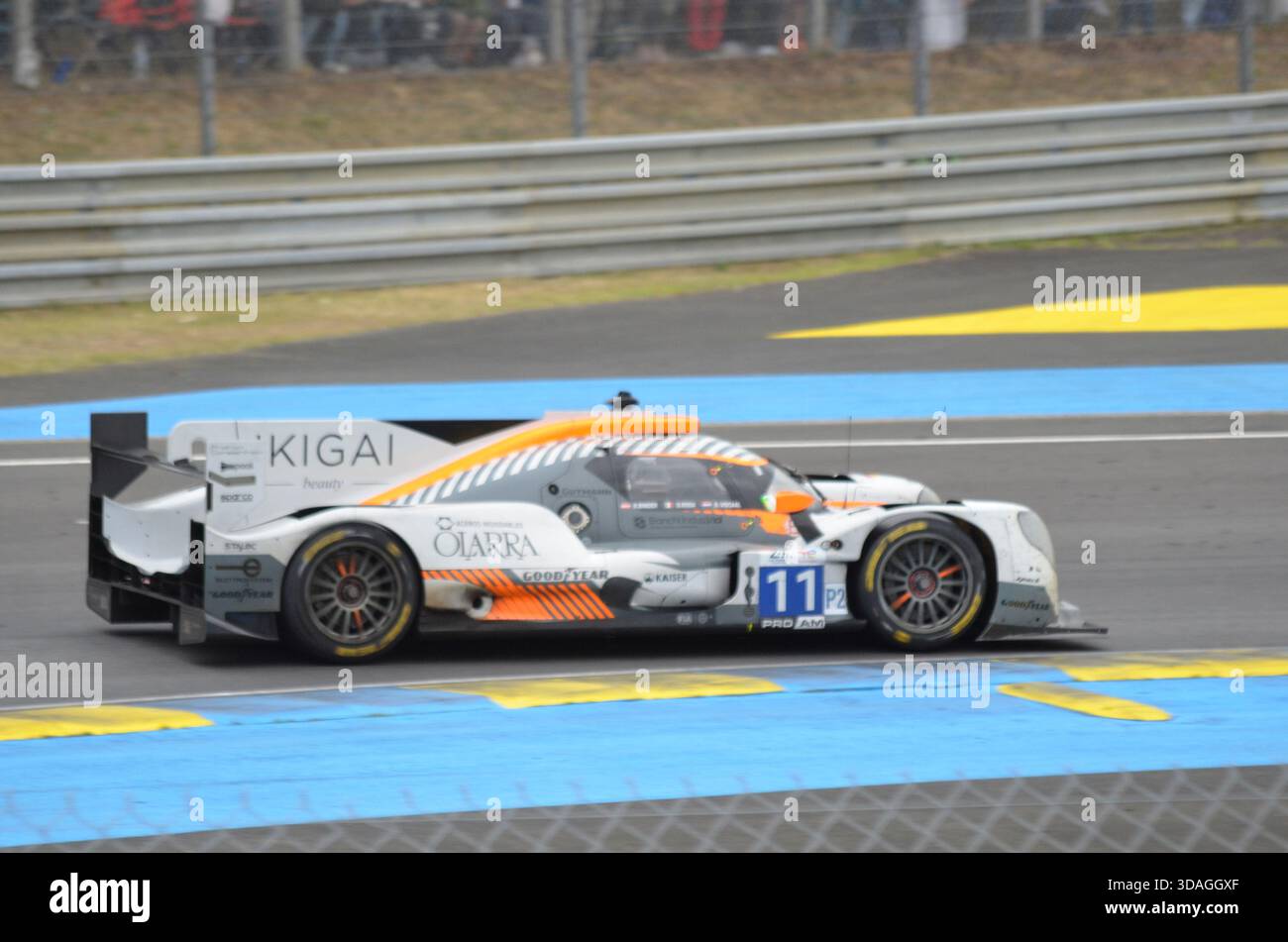Concours de protons entrés Oreca 07 LMP2 de René Binder, Giorgio Roda & Bent Viscaal approche Tertre Rouge, 2025 les 24 heures du Mans Banque D'Images