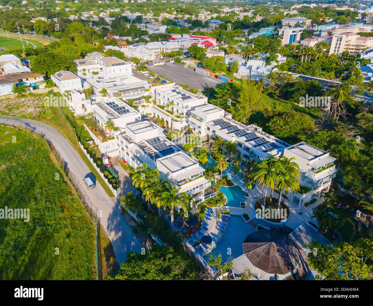 Savannah Beach Club vue aérienne sur la côte sud dans la ville de Bridgetown, Saint Michael, Barbade. Banque D'Images
