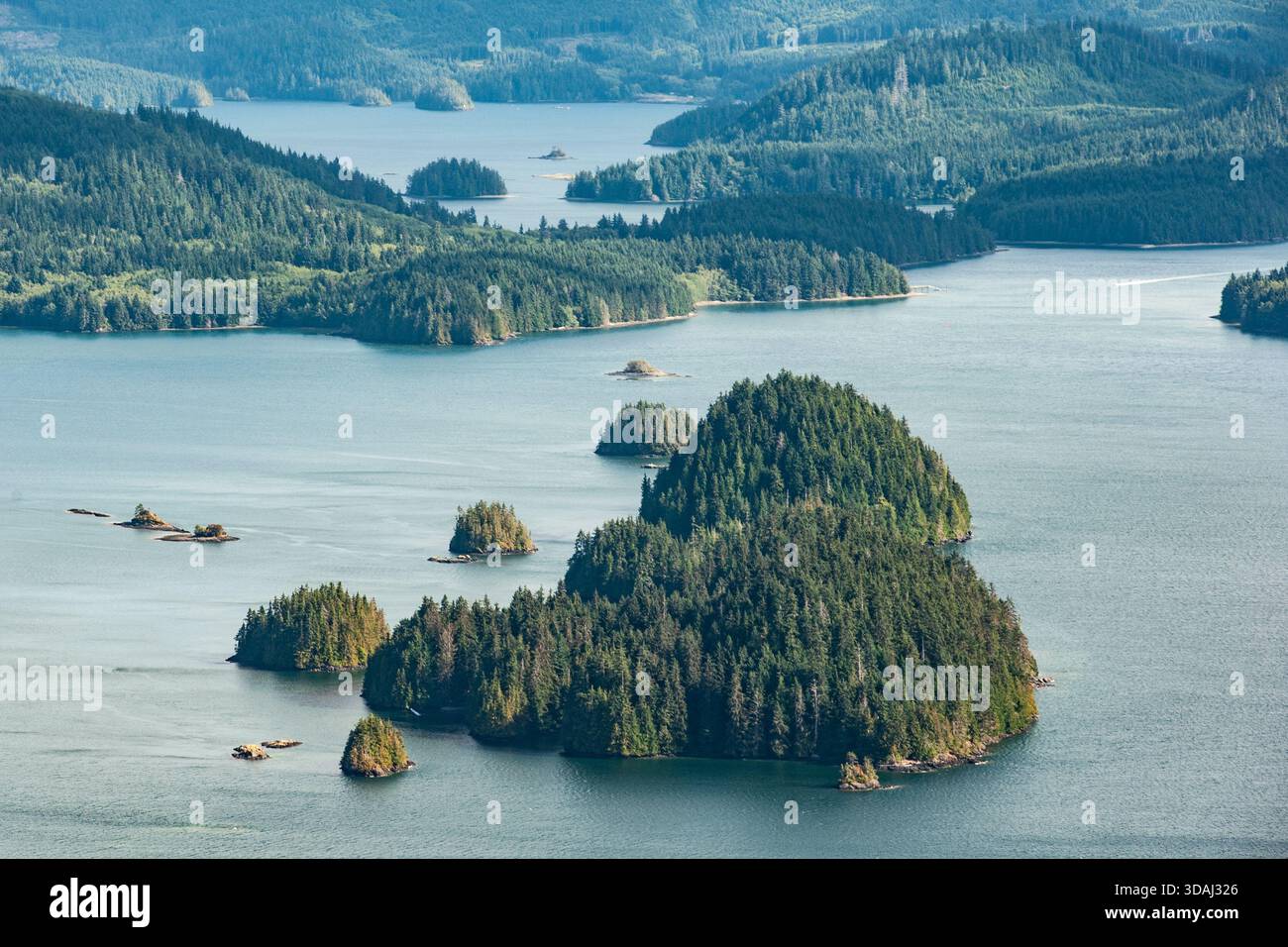 Impressionen von Haida Gwaii, eine Inselgruppe vor der Küste British Columbias. SIE besteht aus den beiden Hauptinseln Graham und Moresby Island sowie 200 kleineren Inseln von denen Louise Island und Lyell Island die größten sind. 27.08.2018. IM Bild : Der Blick auf den Sleeping Beauty Trail, auch bekannt als Tarundl Trail, ist bemerkenswert, da er die am einfachsten zugängliche alpine Wanderung auf der Insel Haida Gwaii darstellt. // impressions de Haida Gwaii, un groupe insulaire au large de la côte de la Colombie-Britannique. Il se compose des deux îles principales, Graham et Moresby, ainsi que de 200 petites îles Banque D'Images
