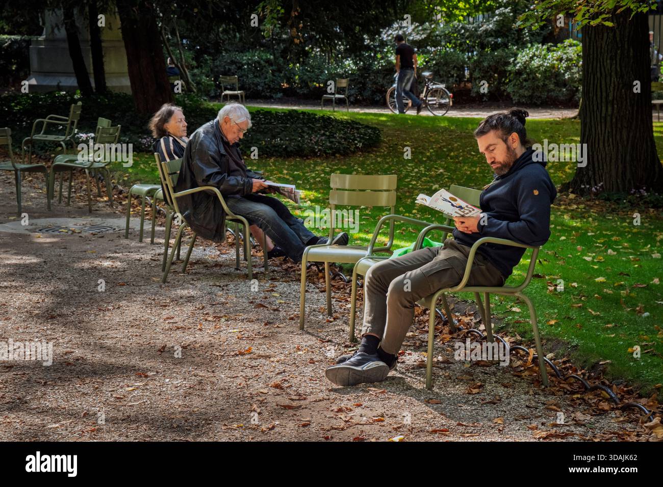 Détente le dimanche après-midi au jardin du Luxembourg, Paris Banque D'Images