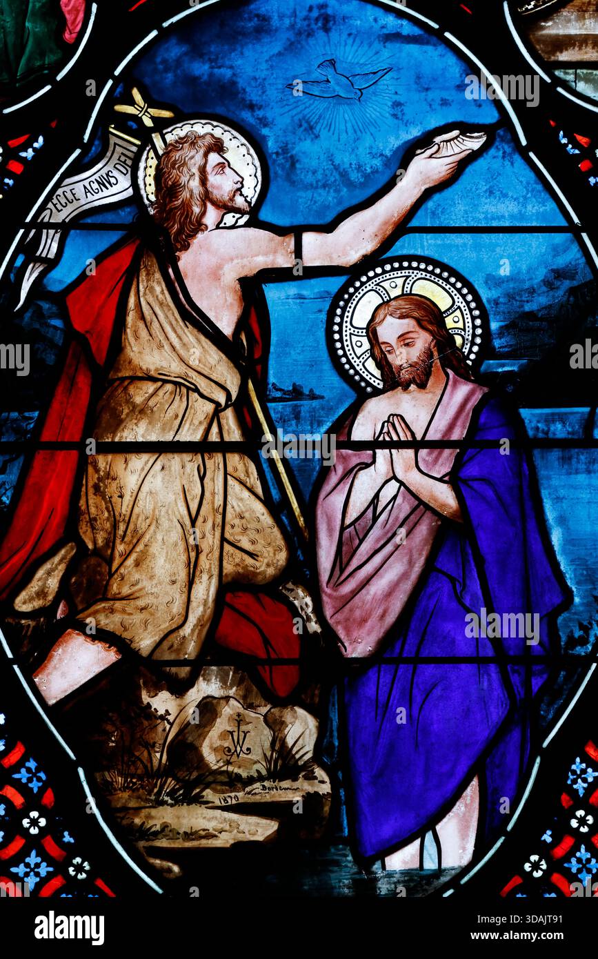 Collégiale Saint-Pierre. Vitraux. Baptême du Christ par Jean le Baptiste. Le Dorat. France. Banque D'Images