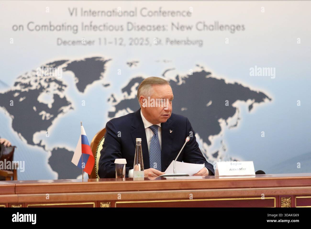 Saint-Pétersbourg, Russie. 11 décembre 2025. Alexander Beglov, Gouverneur de Saint-Pétersbourg, lors de la VI Conférence internationale sur la lutte contre les maladies infectieuses : nouveaux défis, session plénière à la Bibliothèque présidentielle Boris Eltsine à Saint-Pétersbourg. (Photo de Maksim Konstantinov/SOPA images/SIPA USA) crédit : SIPA USA/Alamy Live News Banque D'Images