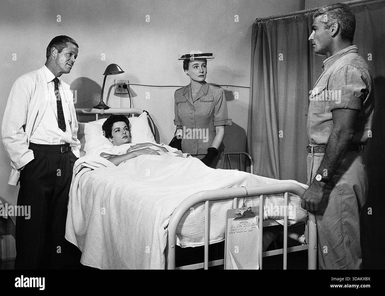 Dan Duryea (gauche), Jane Russell (couchée) et Jeff Chandler (droite) dans 'Foxfire', réalisé par Joseph Pevney, USA 1955. [traduction automatique] Banque D'Images