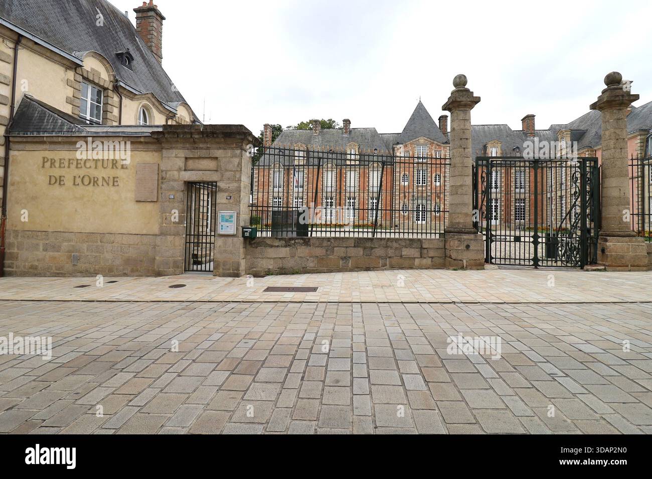 Préfecture, vue de l'extérieur, ville de Alençon, département de l'Orne, France Banque D'Images