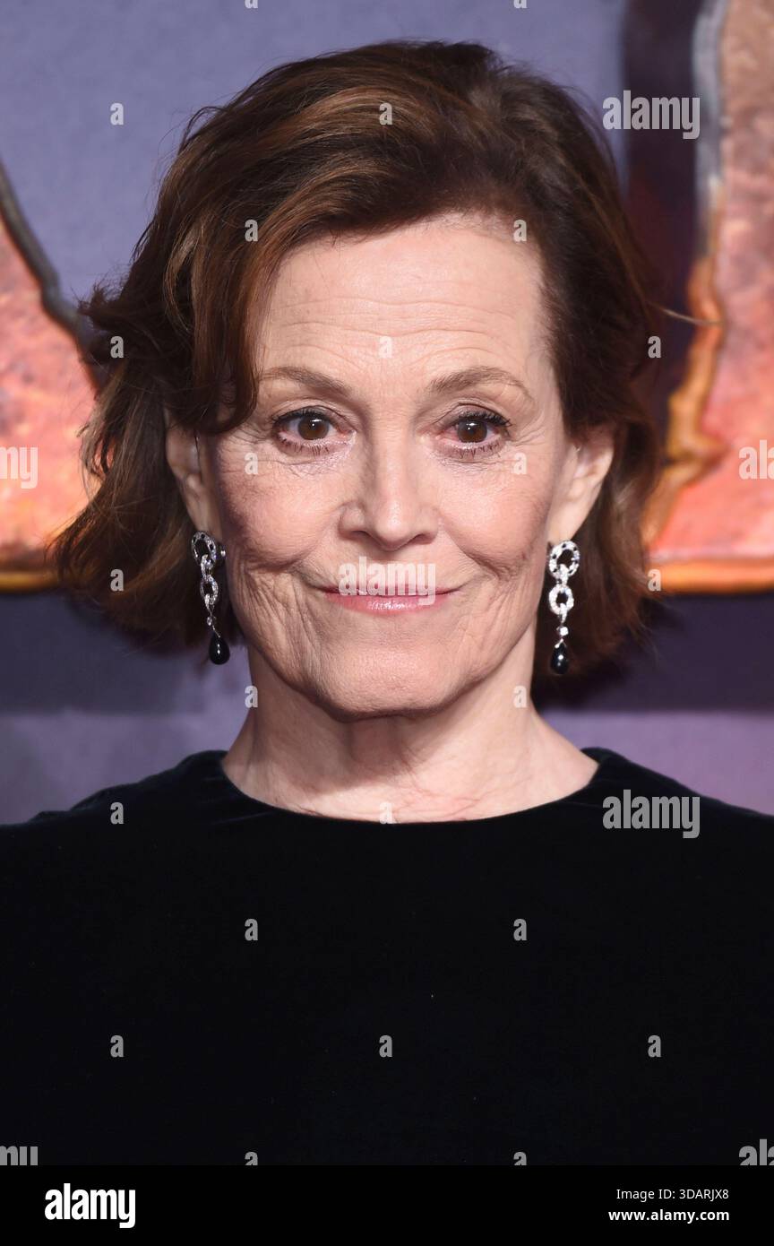 Sigourney Weaver BEI der Premiere des Kinofilms Avatar : Fire and Ash im BFI IMAX. Londres, 11.12..2025 *** Sigourney Weaver à la première du film Avatar Fire and Ash au BFI IMAX Londres, 11 12 2025 Foto:xs.xVasx/xFuturexImagex avatar london 5361 Banque D'Images