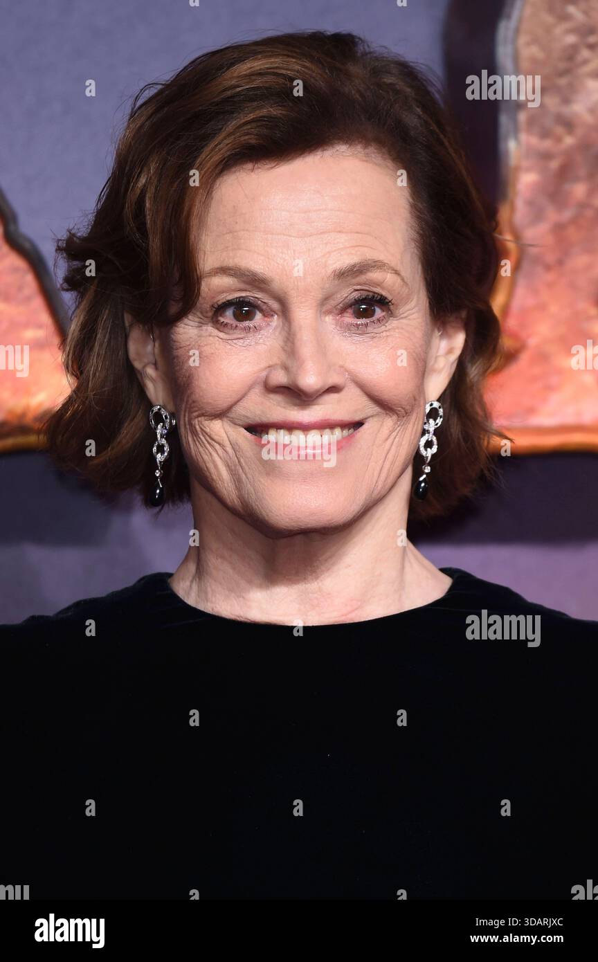Sigourney Weaver BEI der Premiere des Kinofilms Avatar : Fire and Ash im BFI IMAX. Londres, 11.12..2025 *** Sigourney Weaver à la première du film Avatar Fire and Ash au BFI IMAX Londres, 11 12 2025 Foto:xs.xVasx/xFuturexImagex avatar london 5362 Banque D'Images