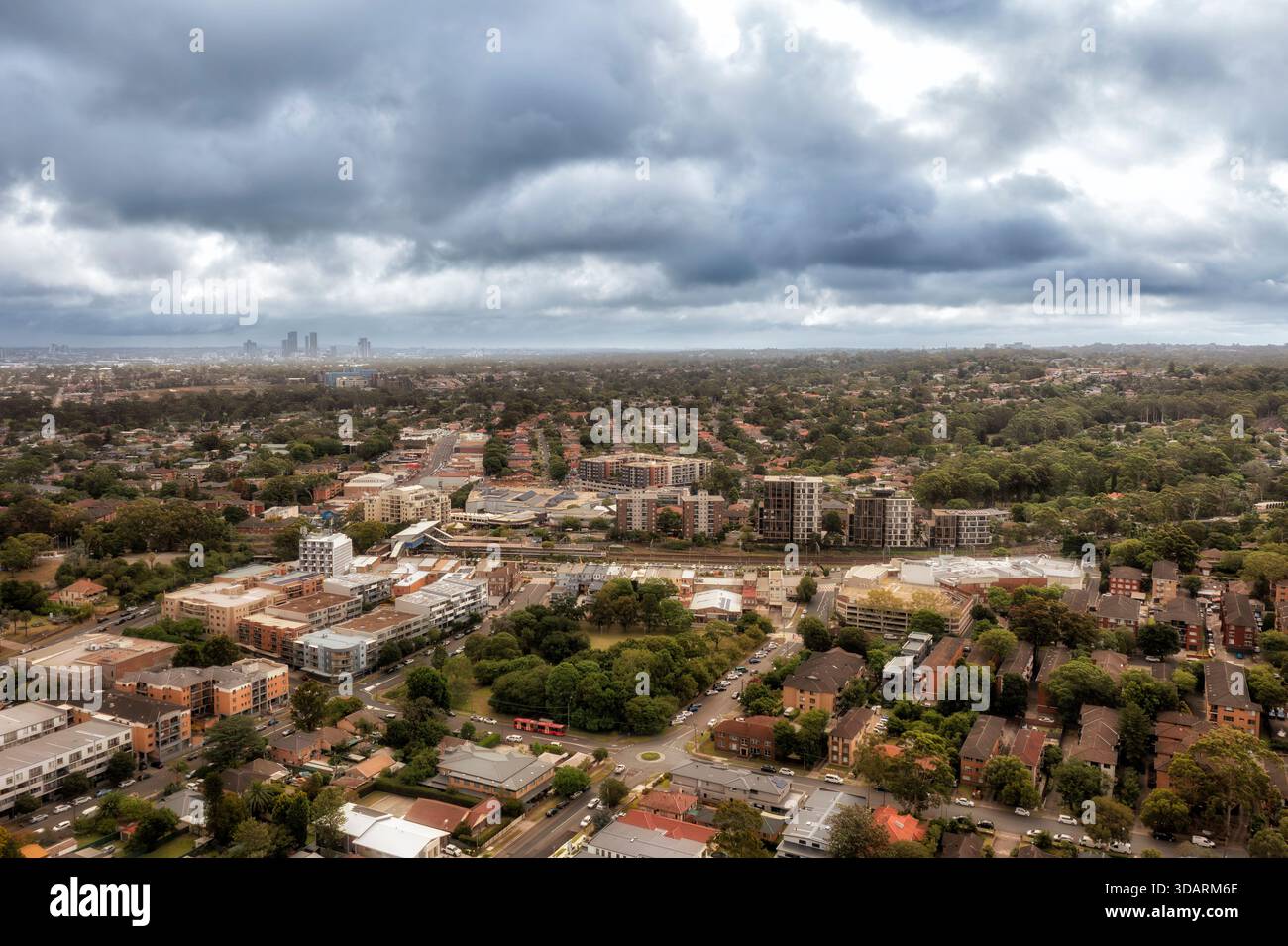 Vue aérienne de West Ryde à Parramatta Sydney sur les banlieues urbaines résidentielles. Banque D'Images