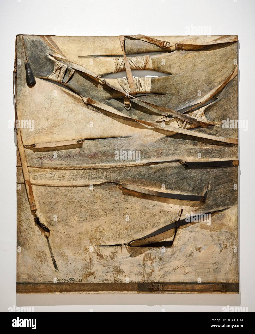 Sous-sol Tango - fasce,Cinghie e tecnica mista - Salvatore Scarpitta - 1963 - Rovereto (TN), Mart Banque D'Images