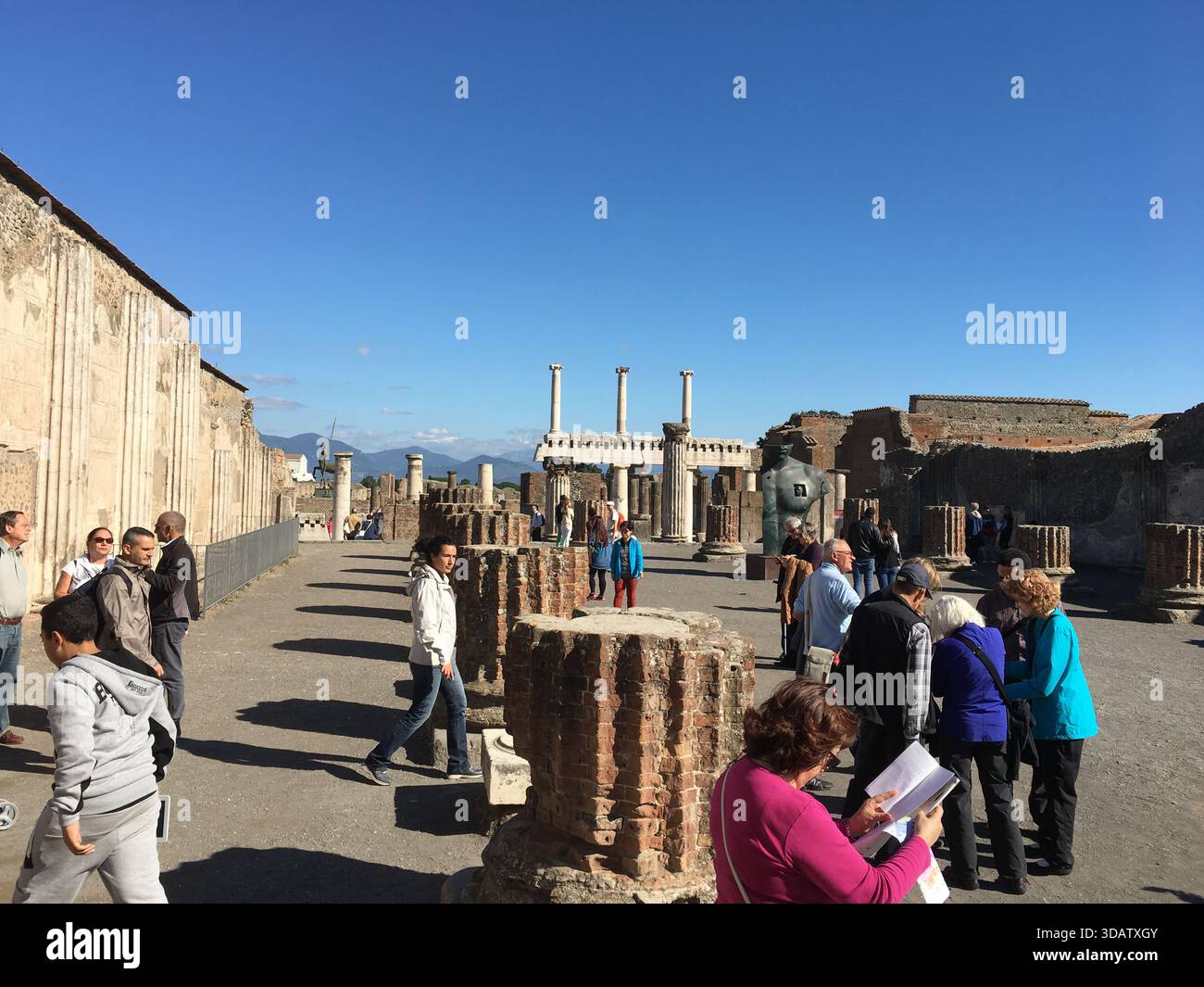 Ruines antiques de Pompéi dans le sud de l'Italie, préservant les rues, les maisons et les espaces publics qui ont été enterrés par l'éruption du Vésuve en 79 AD et sont maintenant l'un des sites archéologiques les plus importants du monde le 30 octobre 2016 Banque D'Images