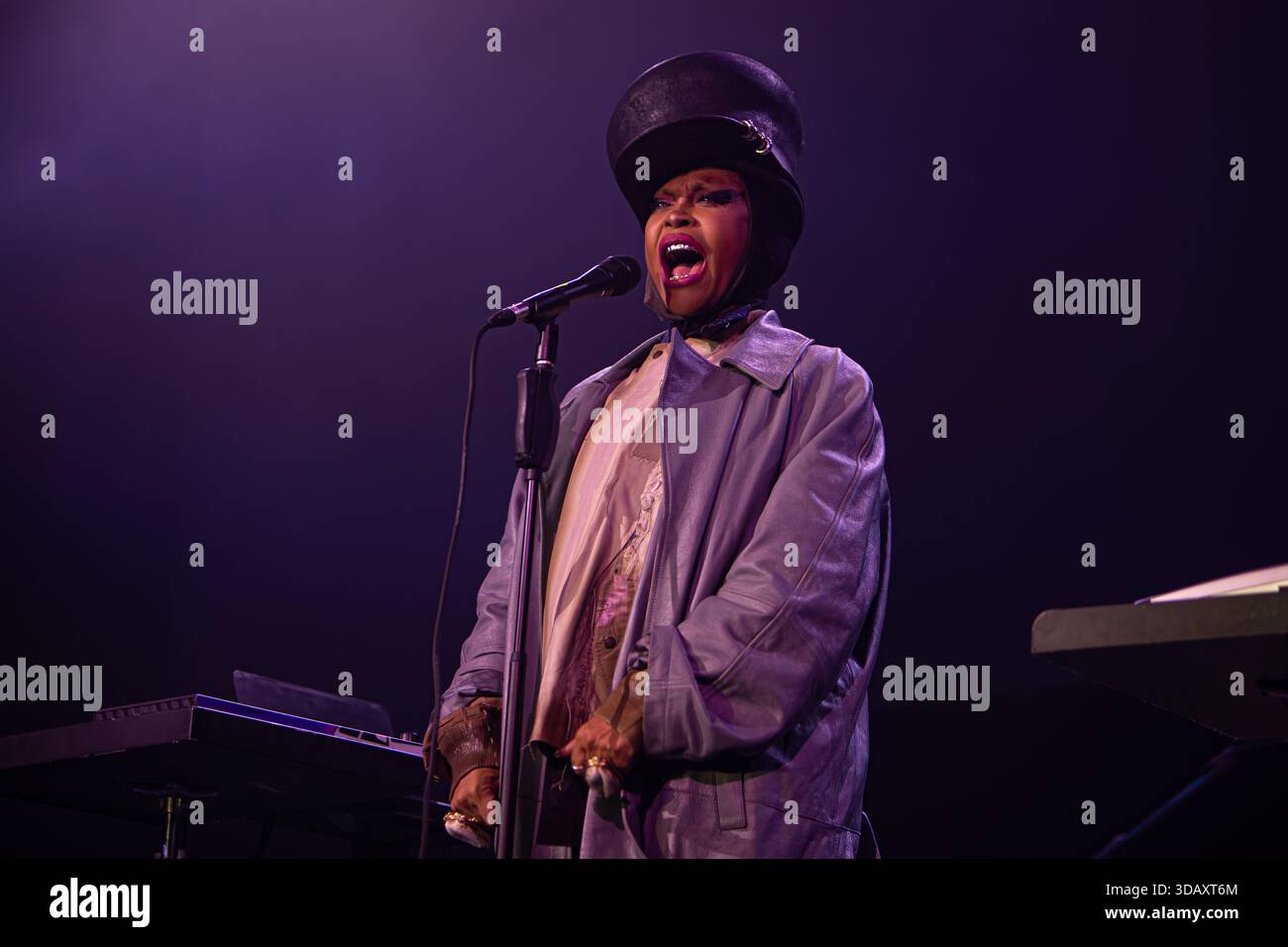 ERYKAH BAU Live à Alcatraz à Milan – Italie – 7 novembre 2025 Banque D'Images