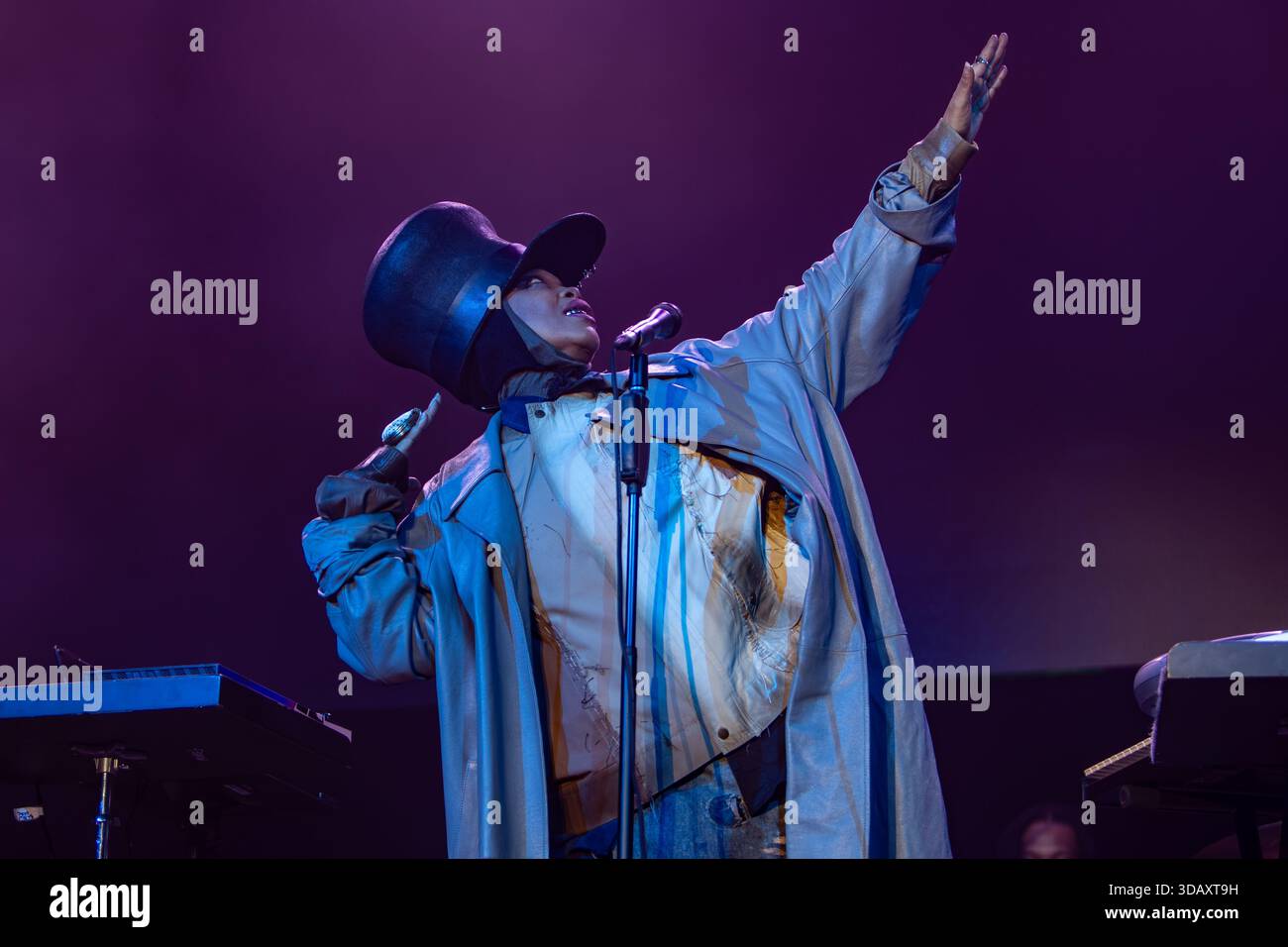 ERYKAH BAU Live à Alcatraz à Milan – Italie – 7 novembre 2025 Banque D'Images